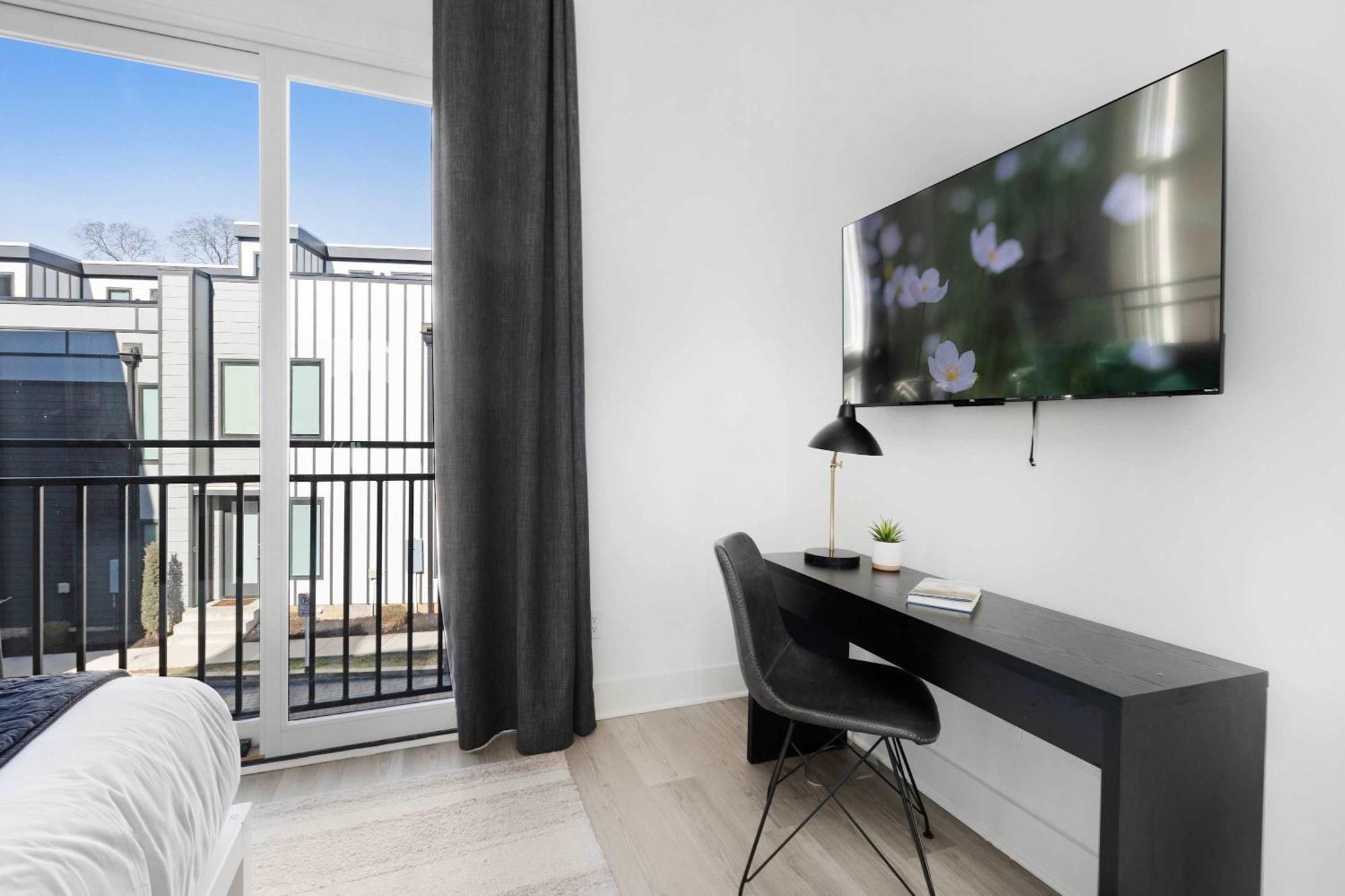 The Sunflower - 2 Mile To Broadway & Rooftop Patio Holiday home