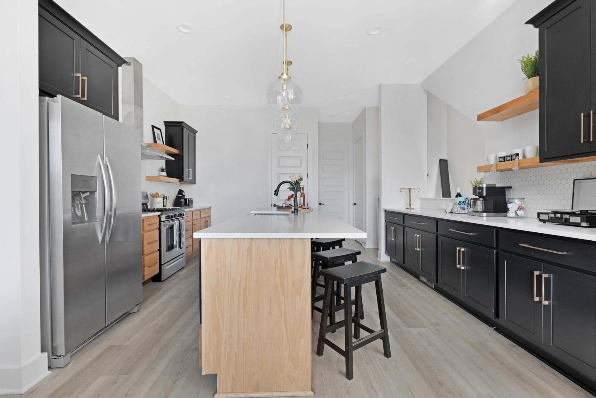 Holiday home The Sunflower - 2 Mile To Broadway & Rooftop Patio *