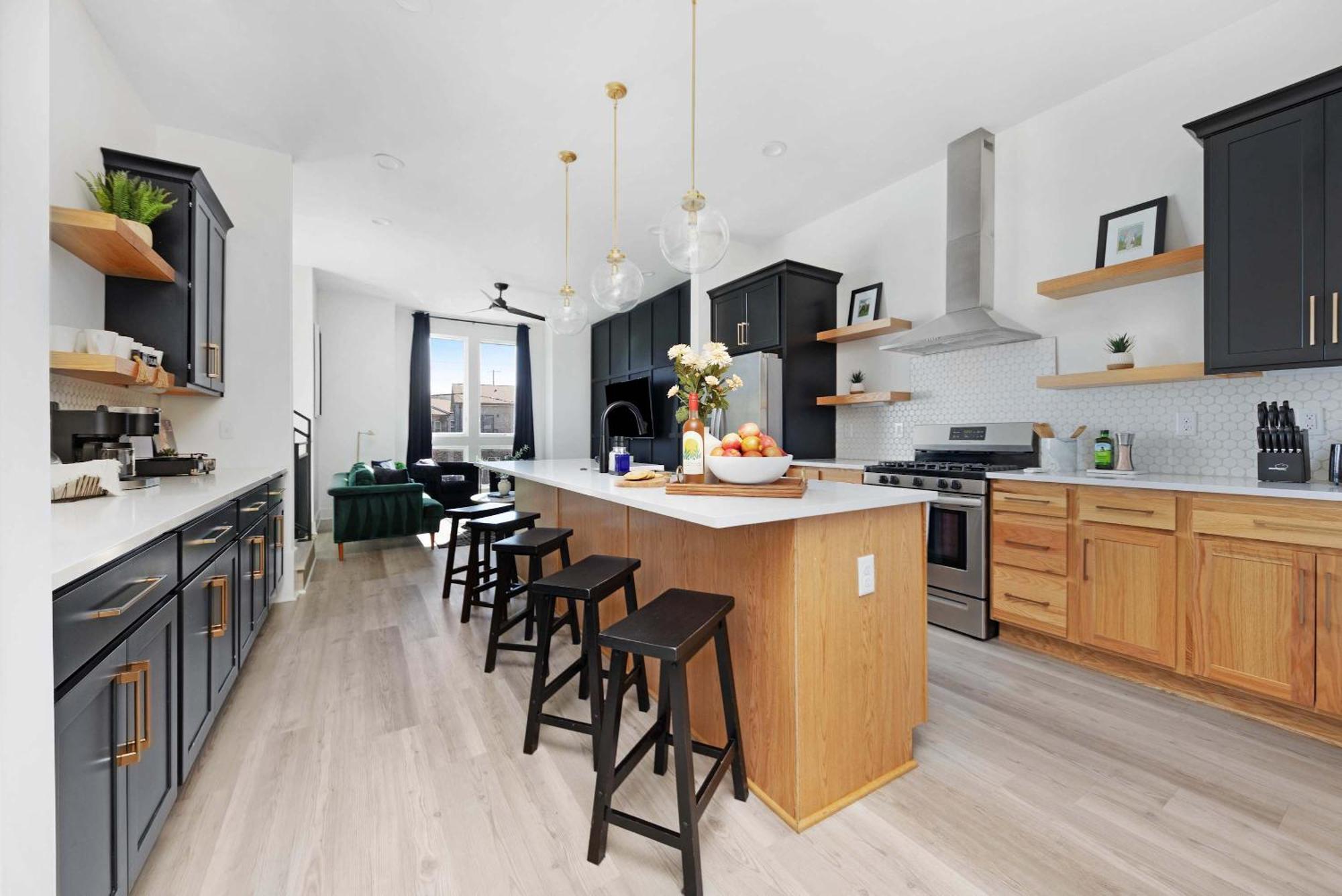 Holiday home The Sunflower - 2 Mile To Broadway & Rooftop Patio