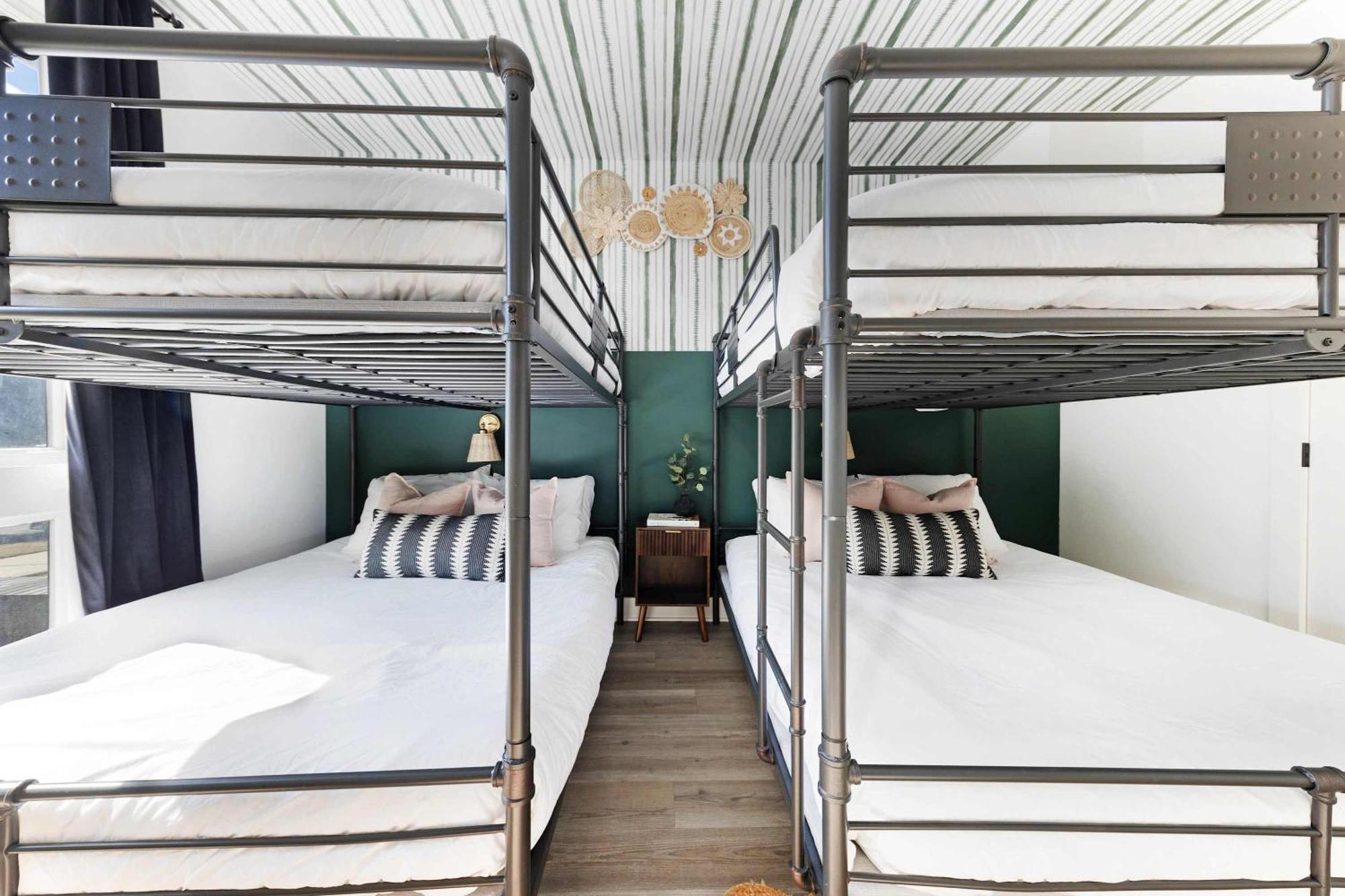 Holiday home The Sunflower - 2 Mile To Broadway & Rooftop Patio *