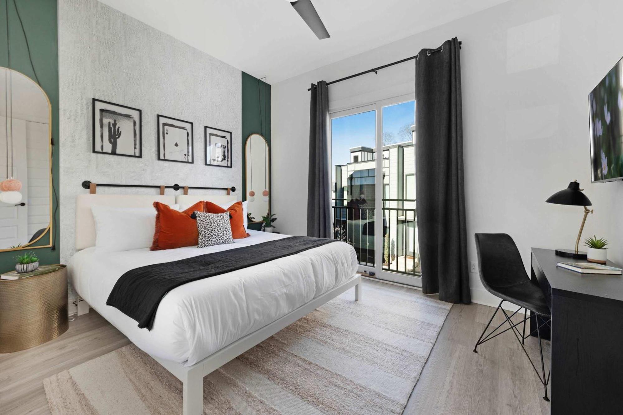 Holiday home The Sunflower - 2 Mile To Broadway & Rooftop Patio *