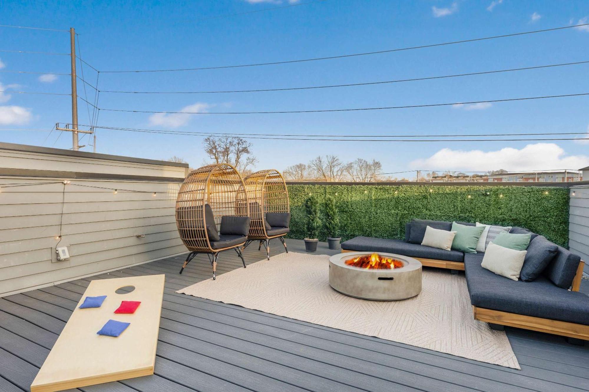 Holiday home The Sunflower - 2 Mile To Broadway & Rooftop Patio