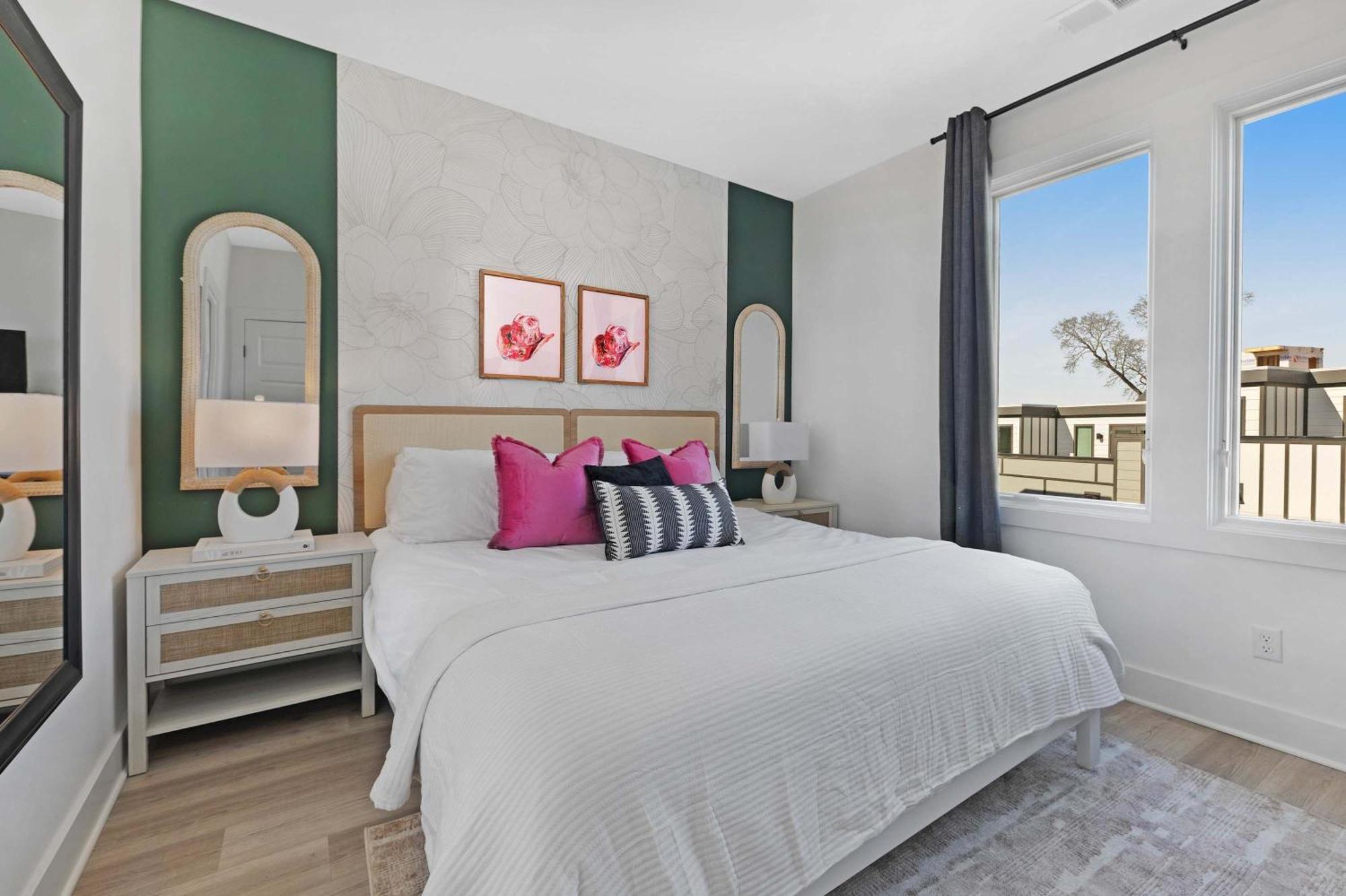 Holiday home The Sunflower - 2 Mile To Broadway & Rooftop Patio *