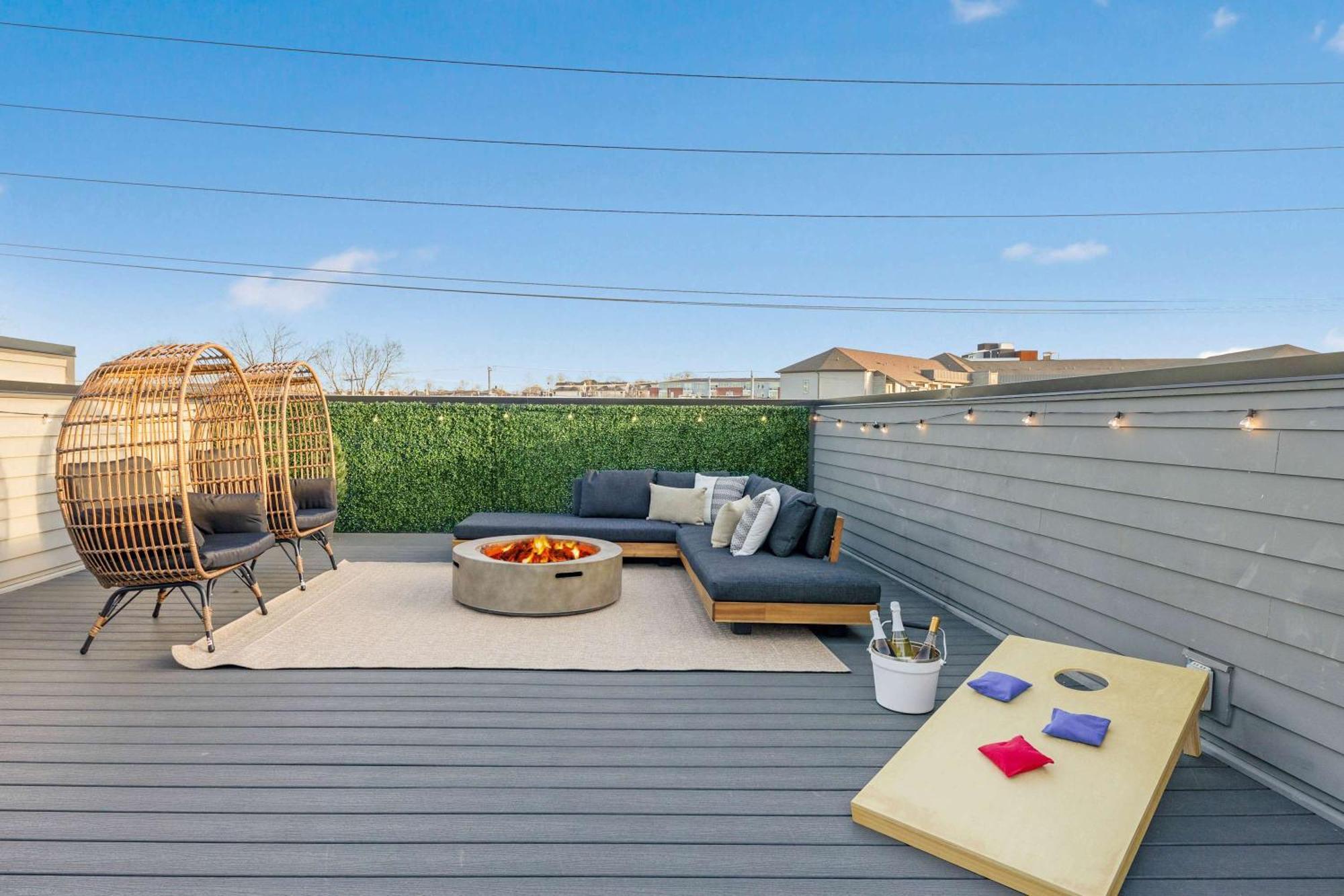 The Azalea - Rooftop Patio 2 Miles To Broadway Holiday home Nashville