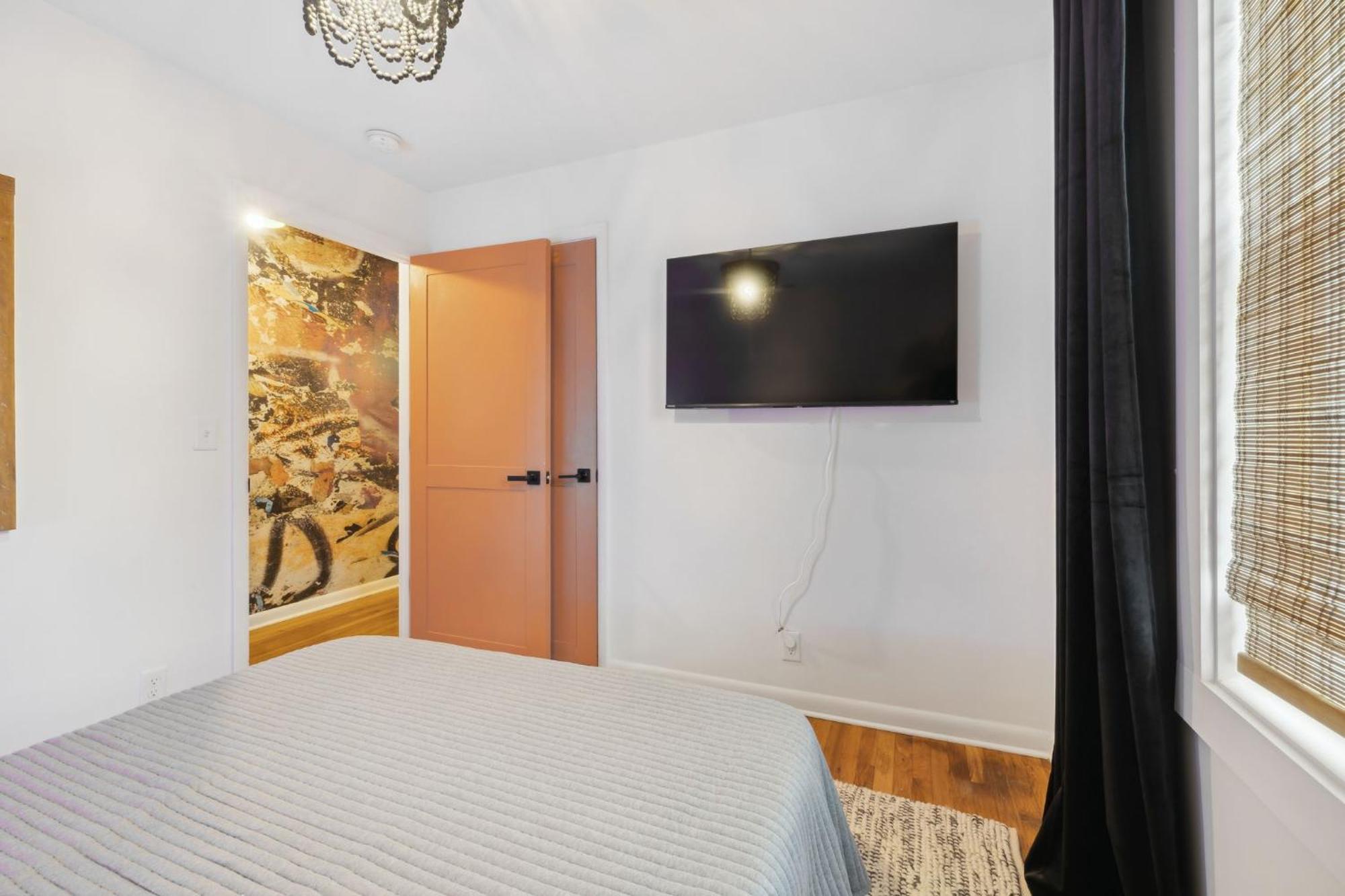Apartment Vibey Units In Duplex #a & #b *