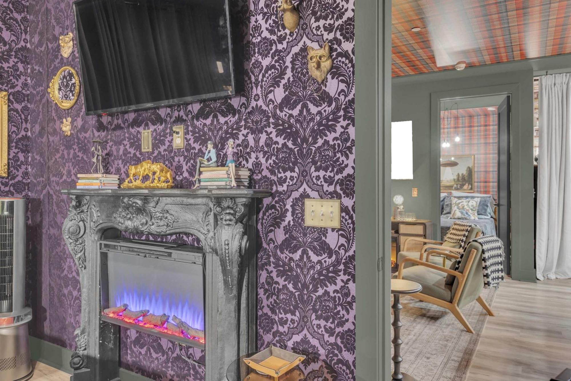The Lounge Minutes From Downtown Apartment *