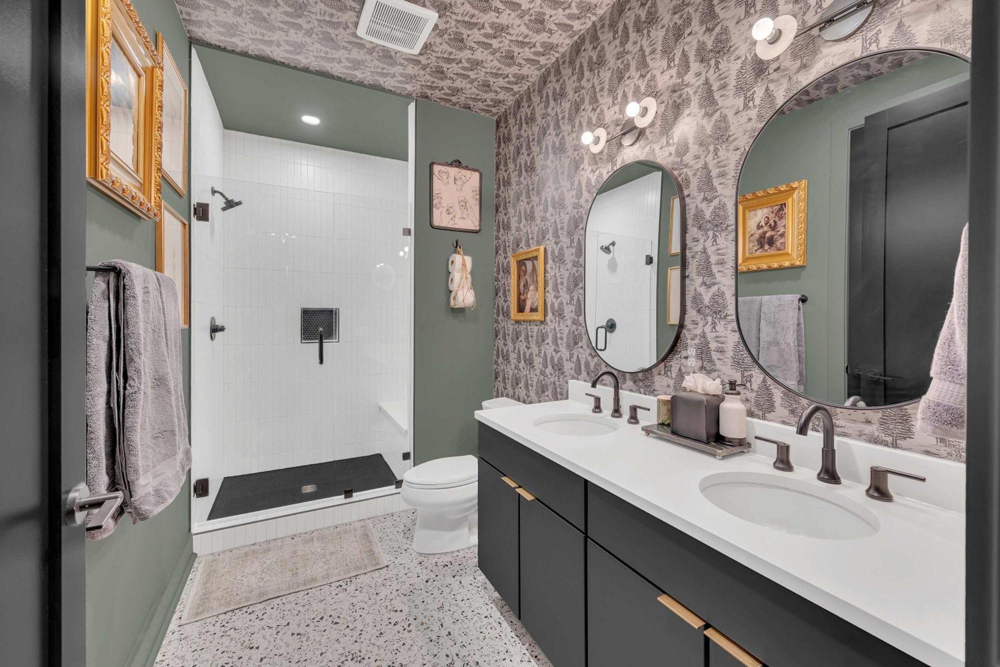 The Lounge Close To Broadway