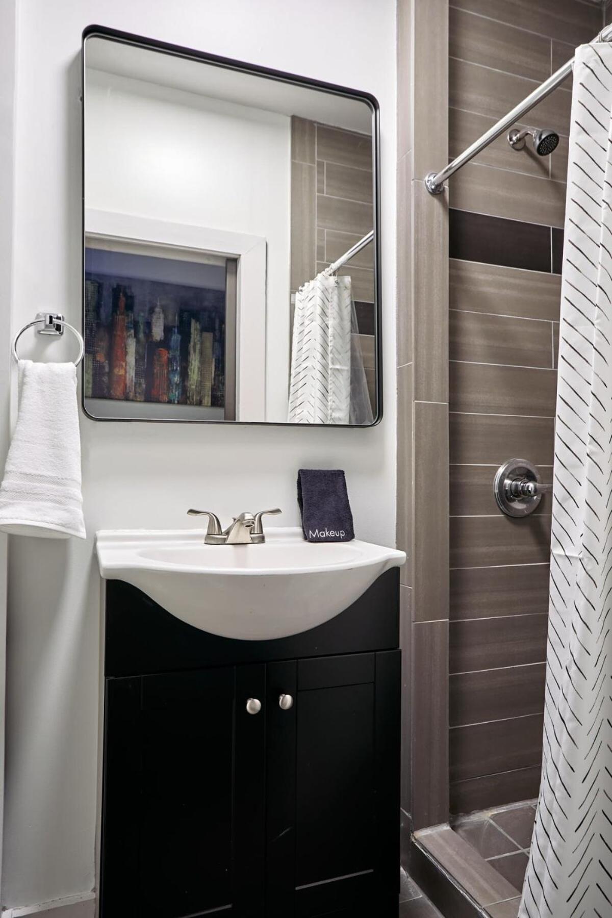 The Morris - Designer Flair 2 Miles To Broadway! *