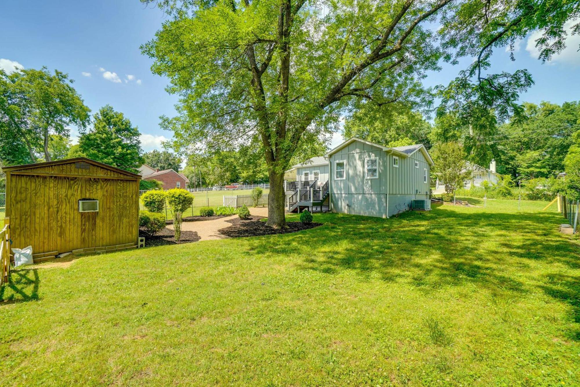 Holiday home Quiet Old Hickory With Deck And Fire Pit!