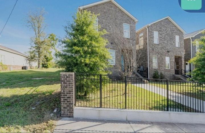 Downtown Luxury, Sleeps 6 At Downtown Holiday home Nashville