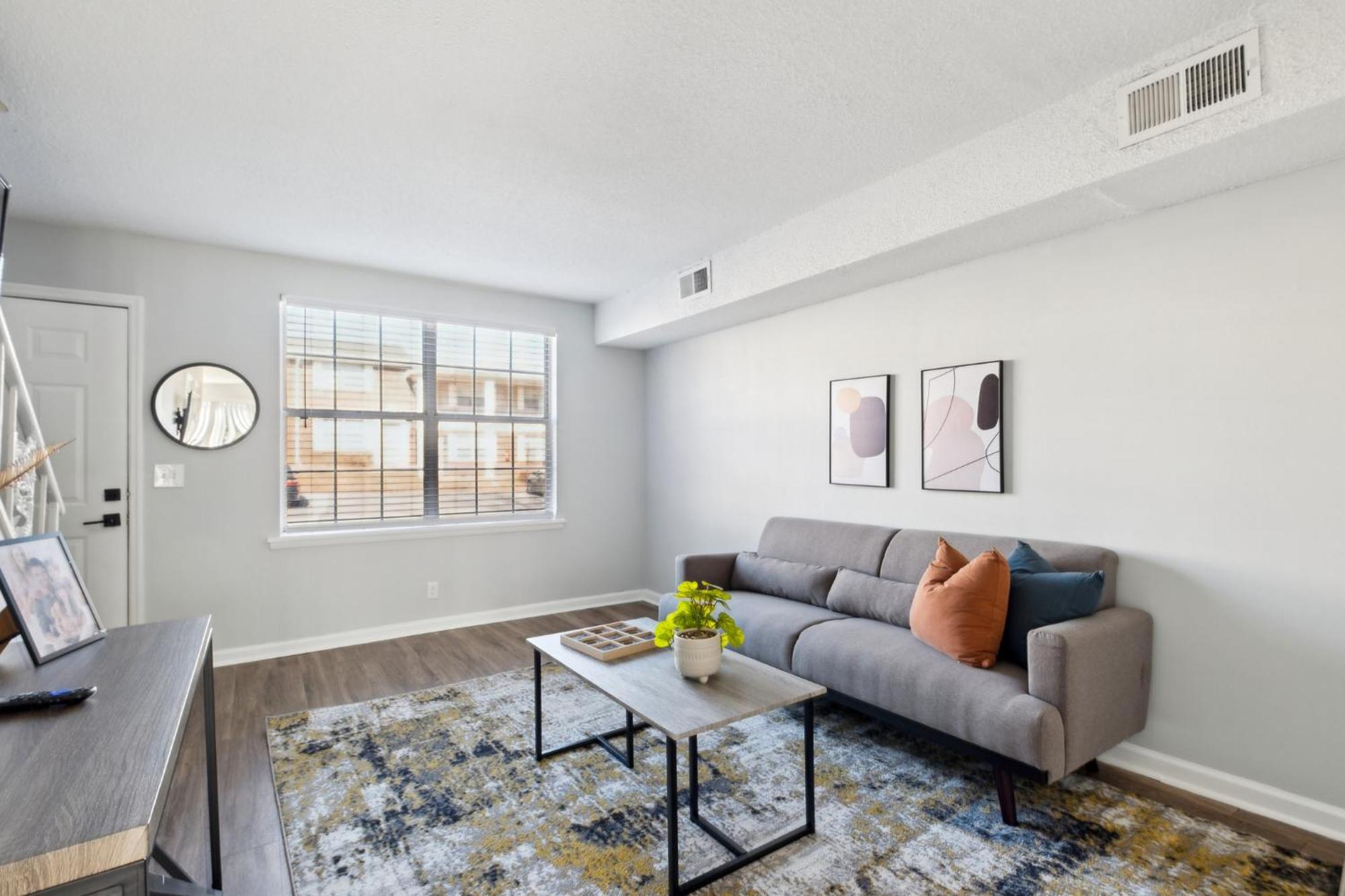Brentwood U7 I Cozy & Comfy I 2bd I Free Parking *