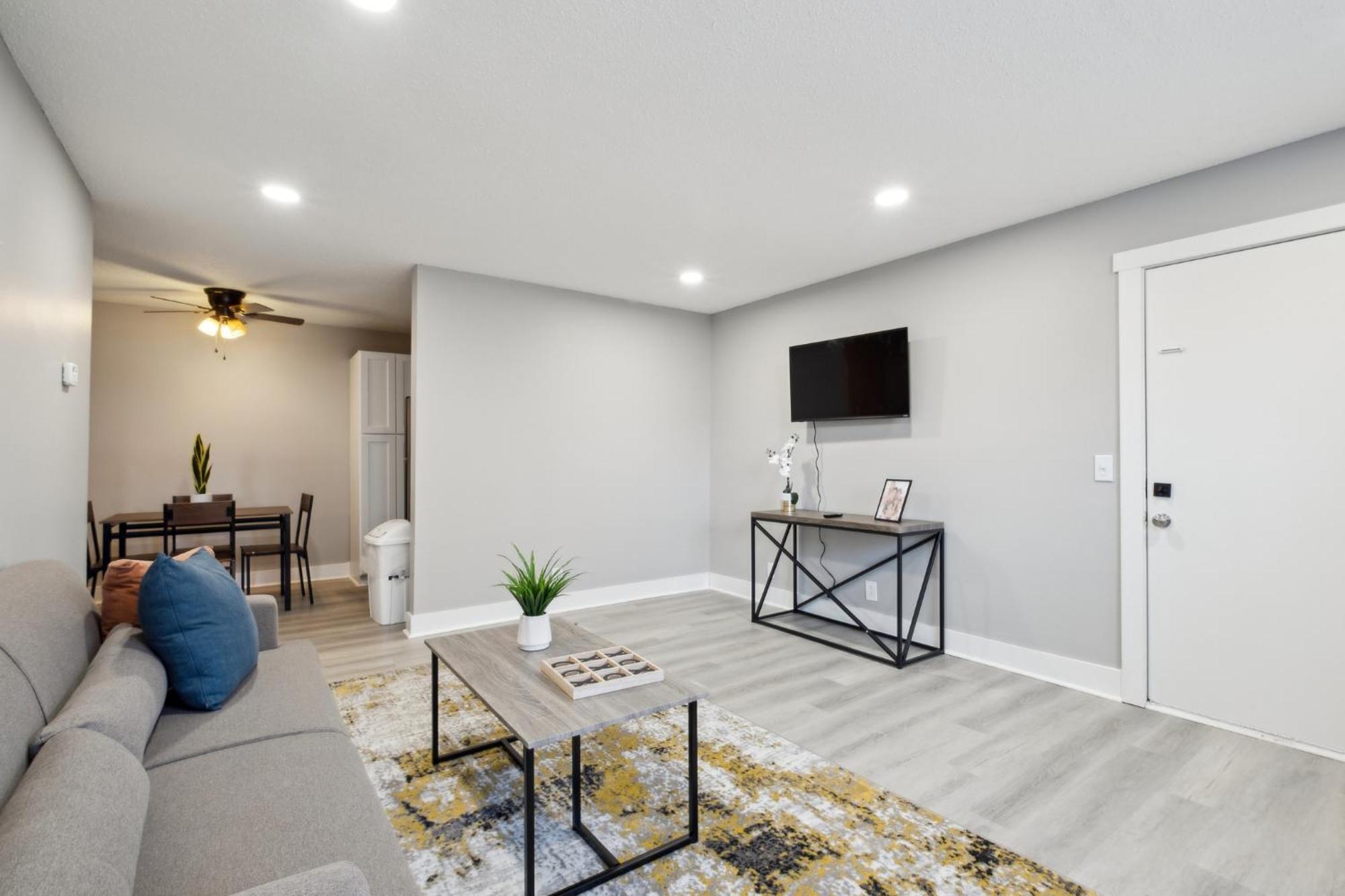 Brentwood C4 I Cozy & Comfy I 2bd I Free Parking *