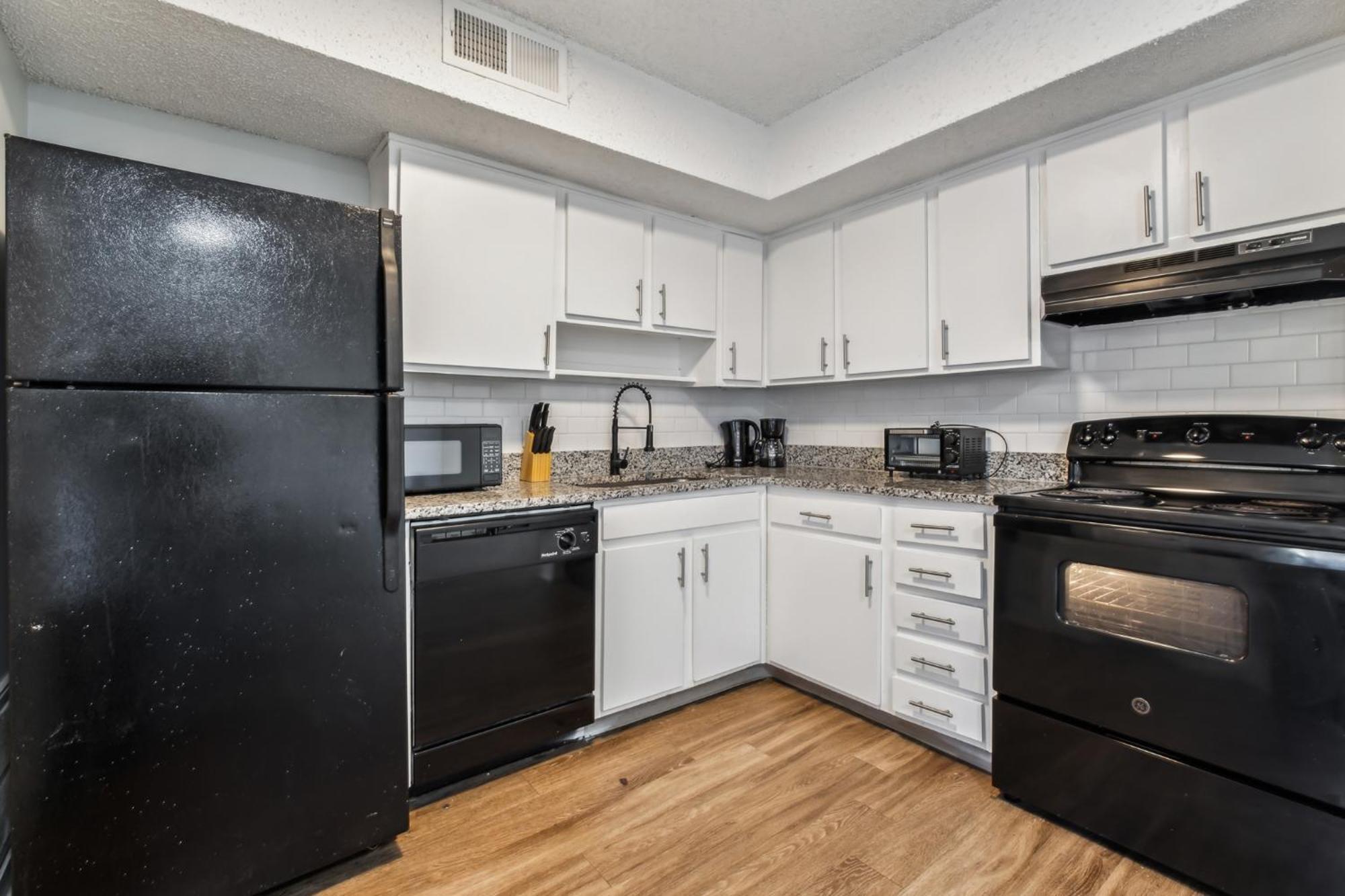 Brentwood S I Cozy & Comfy I 2bd 15 Bth *
