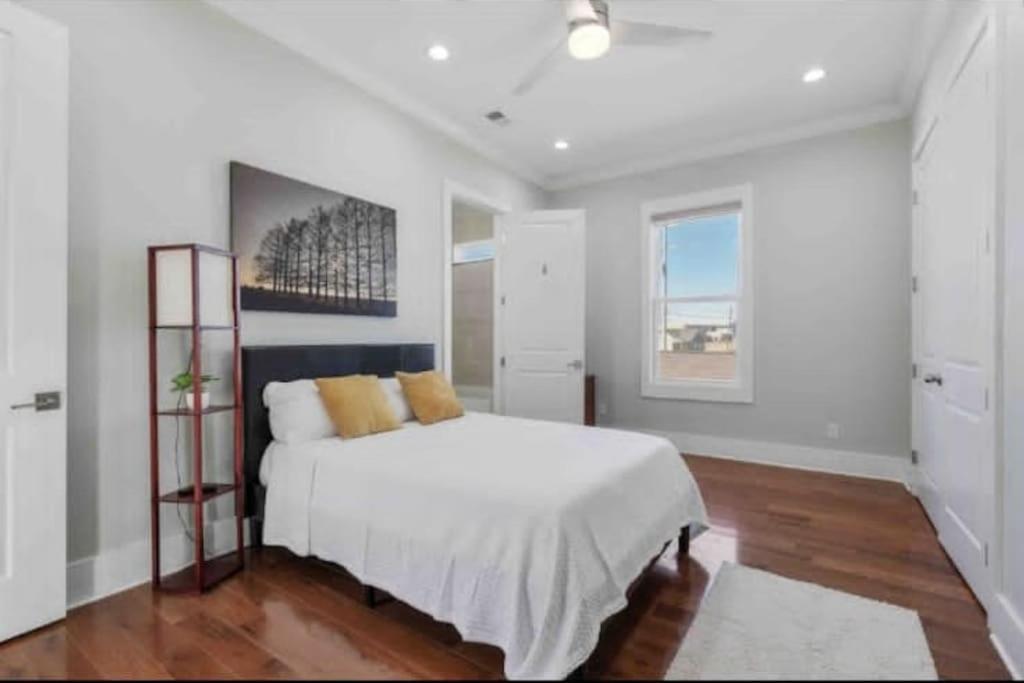 Downtown Luxury, Sleeps 6 At Downtown Holiday home Nashville