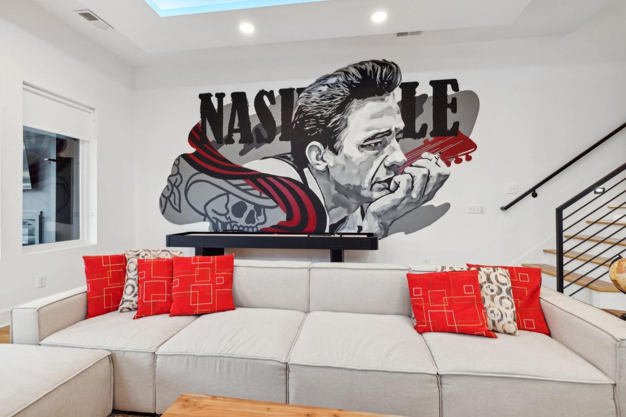 Holiday home Stylish Multi-level Retreat Rooftop & Pool Table *