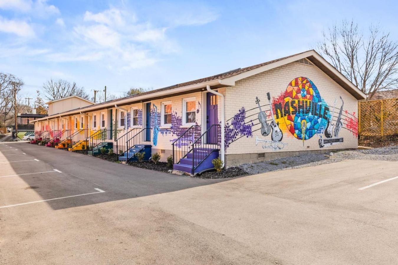 Mid-century Modern Near Restaurants, Coffee And Bars Nashville