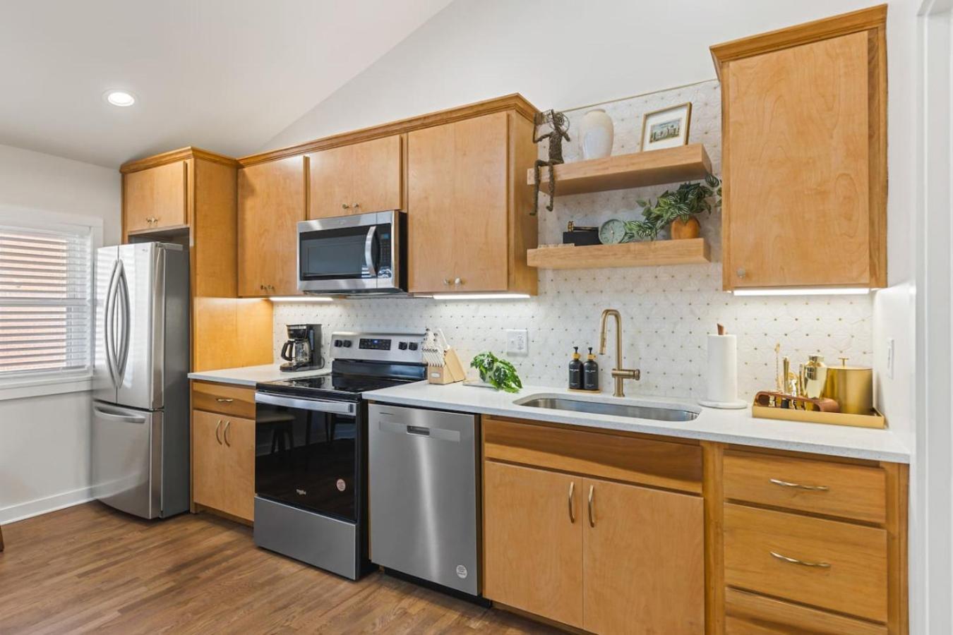 Mid-century Modern Near Restaurants, Coffee And Bars * Nashville