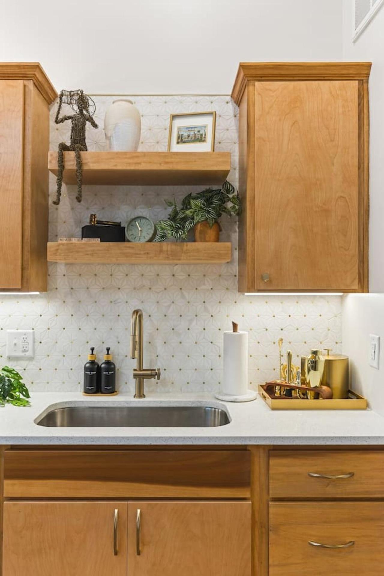 Mid-century Modern Near Restaurants, Coffee And Bars