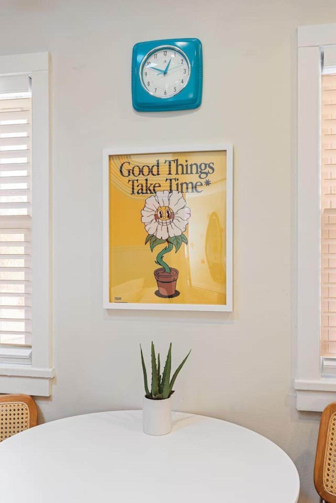 Fun And Fabulous - Walk To Bars, Coffee And Restaurants *