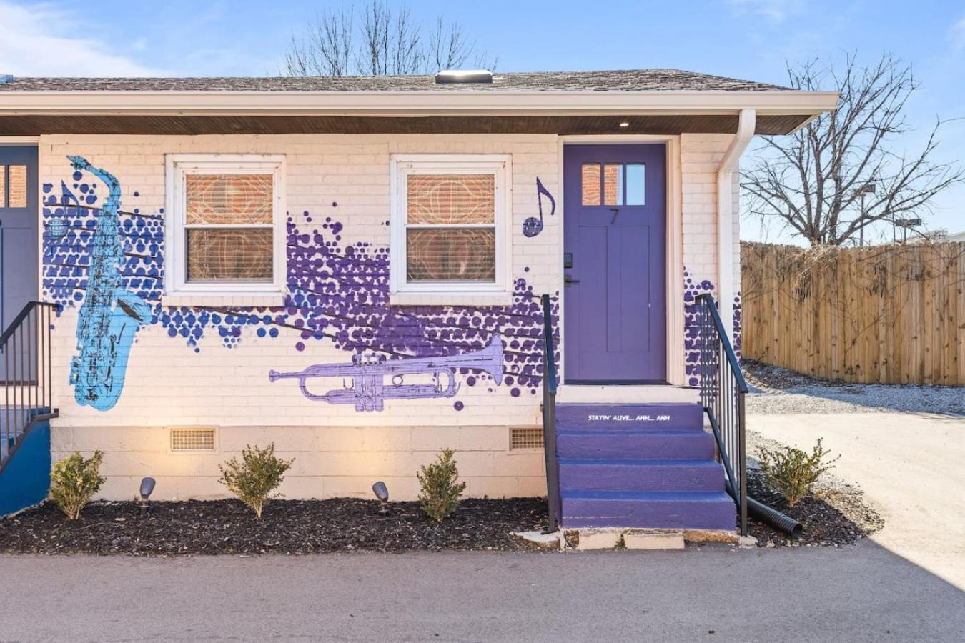 Fun And Fabulous - Walk To Bars, Coffee And Restaurants Holiday home