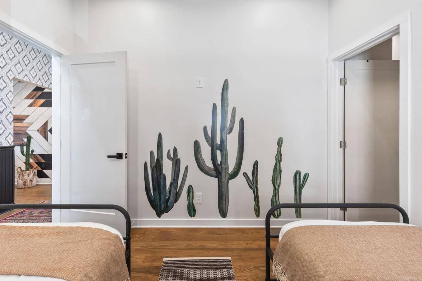 Chic And Cozy -walk To Bars, Coffee, Restaurants Holiday home *