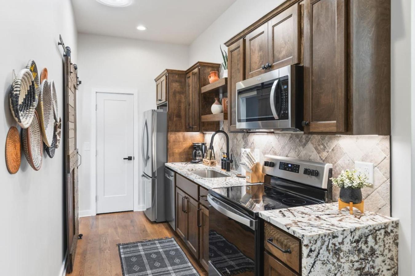 Chic And Cozy -walk To Bars, Coffee, Restaurants Holiday home Nashville