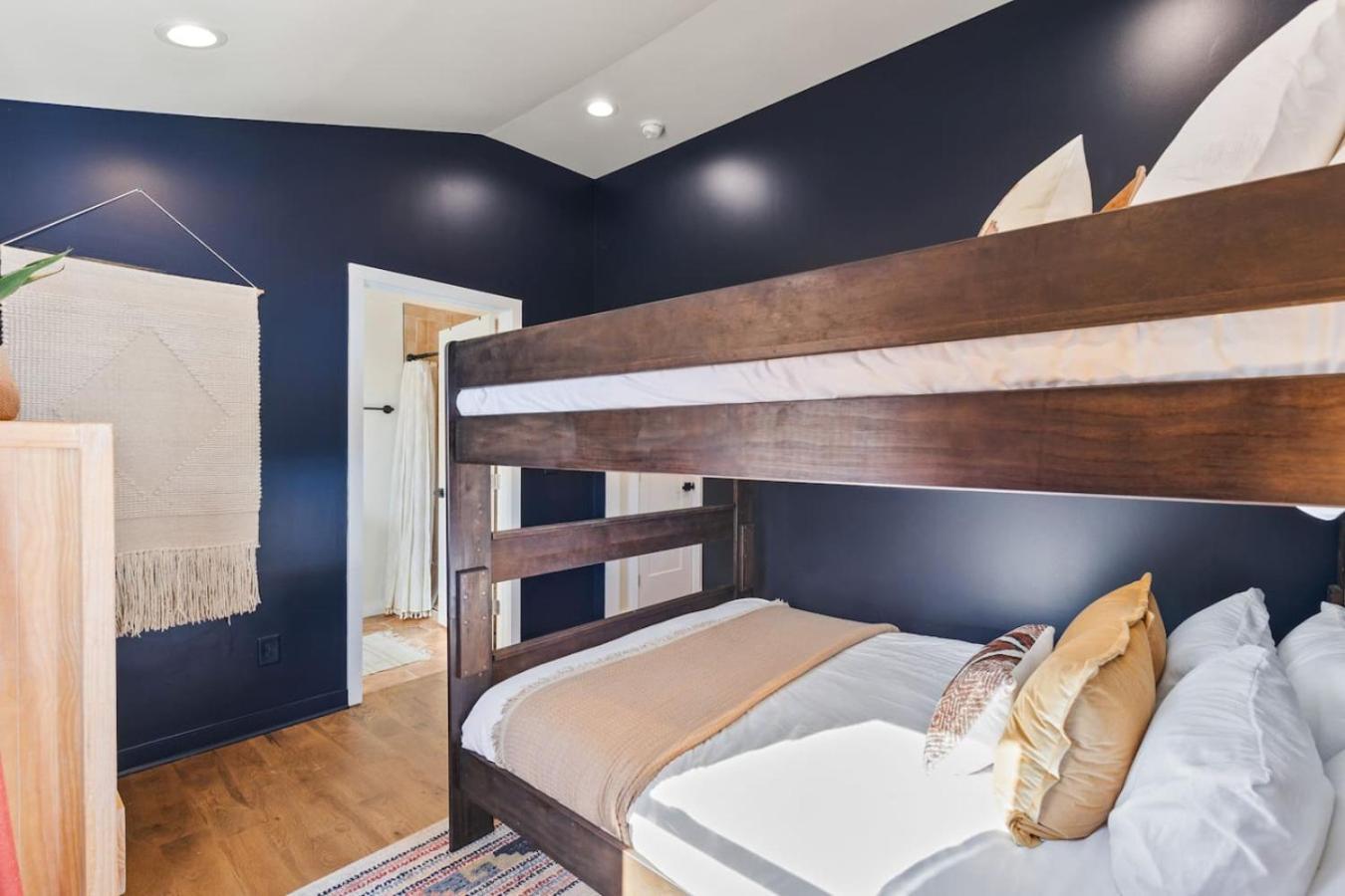 Chic And Cozy -walk To Bars, Coffee, Restaurants Holiday home Nashville