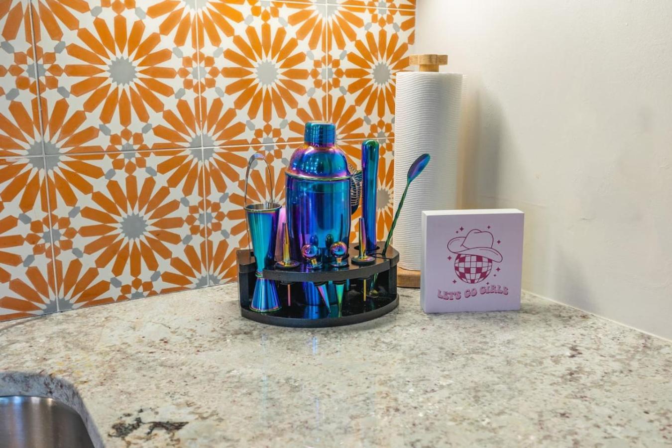 Fun And Fabulous - Walk To Bars, Coffee And Restaurants *