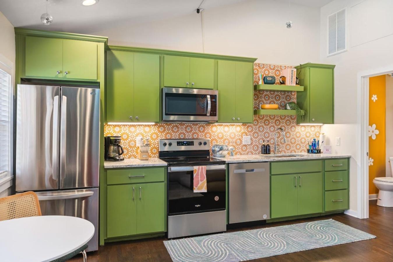 Fun And Fabulous - Walk To Bars, Coffee And Restaurants Holiday home *