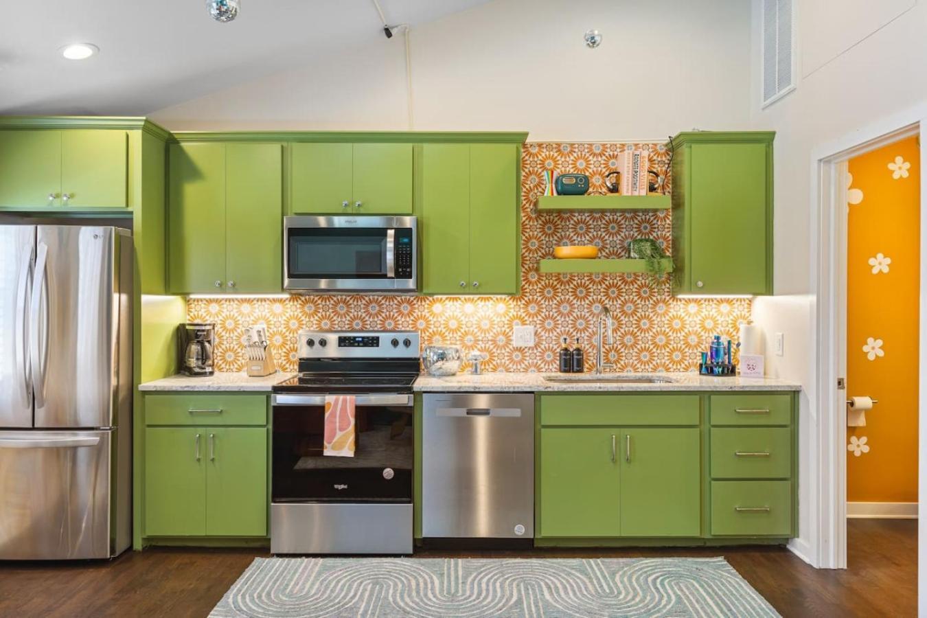 Fun And Fabulous - Walk To Bars, Coffee And Restaurants *