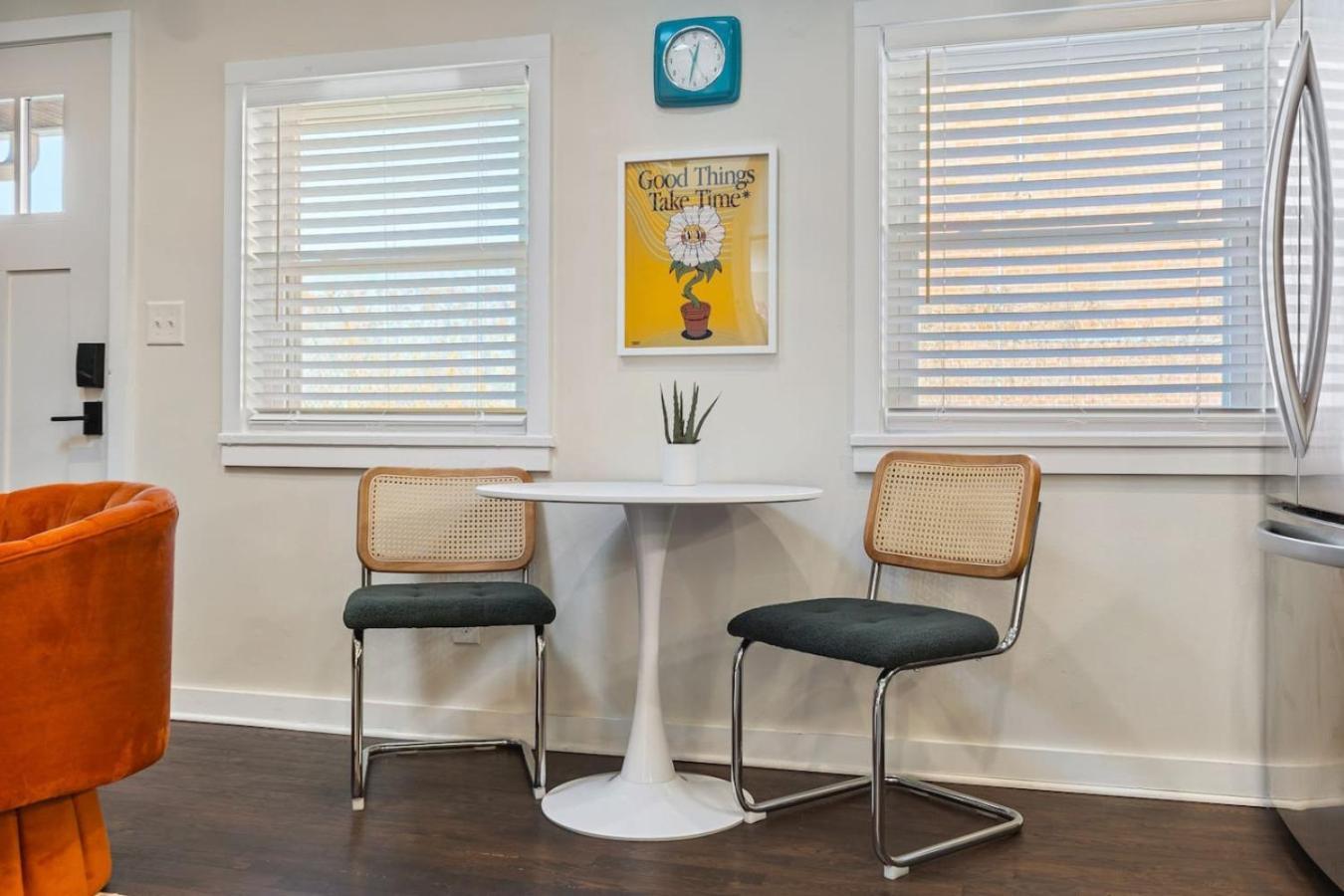 Fun And Fabulous - Walk To Bars, Coffee And Restaurants