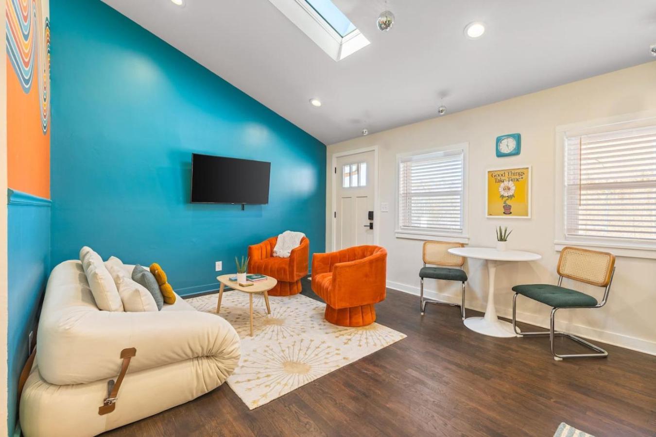 Holiday home Fun And Fabulous - Walk To Bars, Coffee And Restaurants