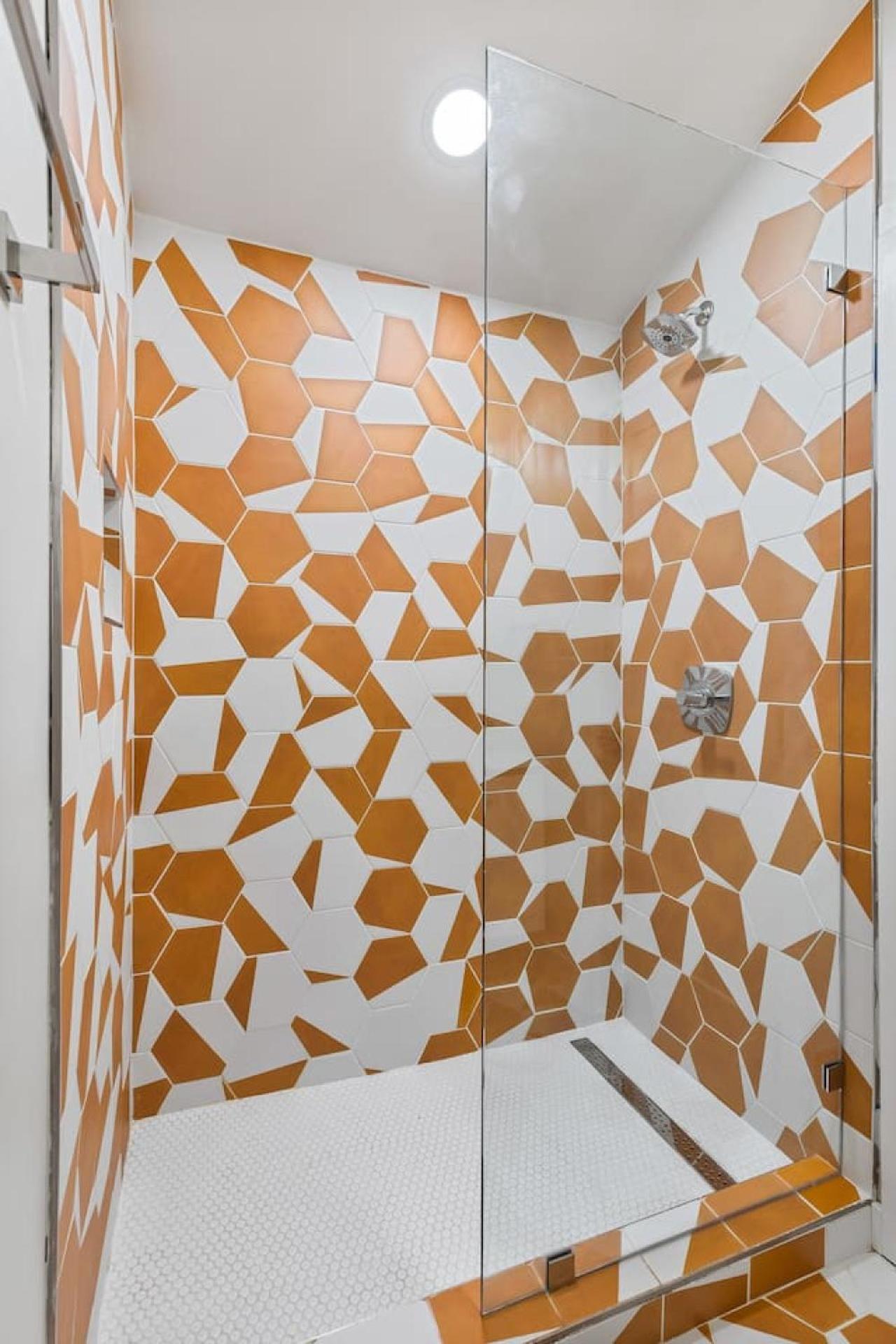 Fun And Fabulous - Walk To Bars, Coffee And Restaurants Holiday home