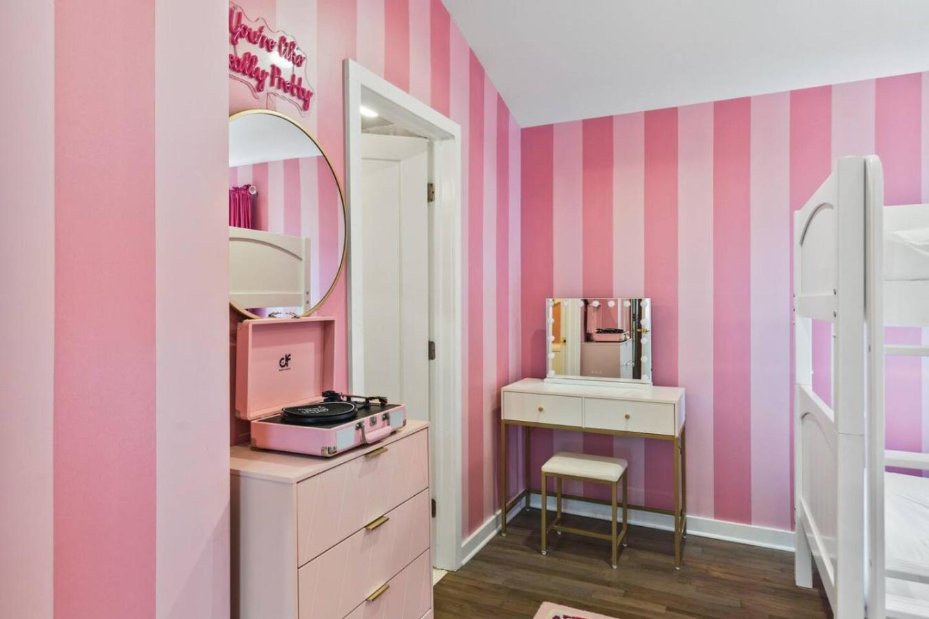 Holiday home Barbie Dream - Near Restaurants, Coffee And Bar *