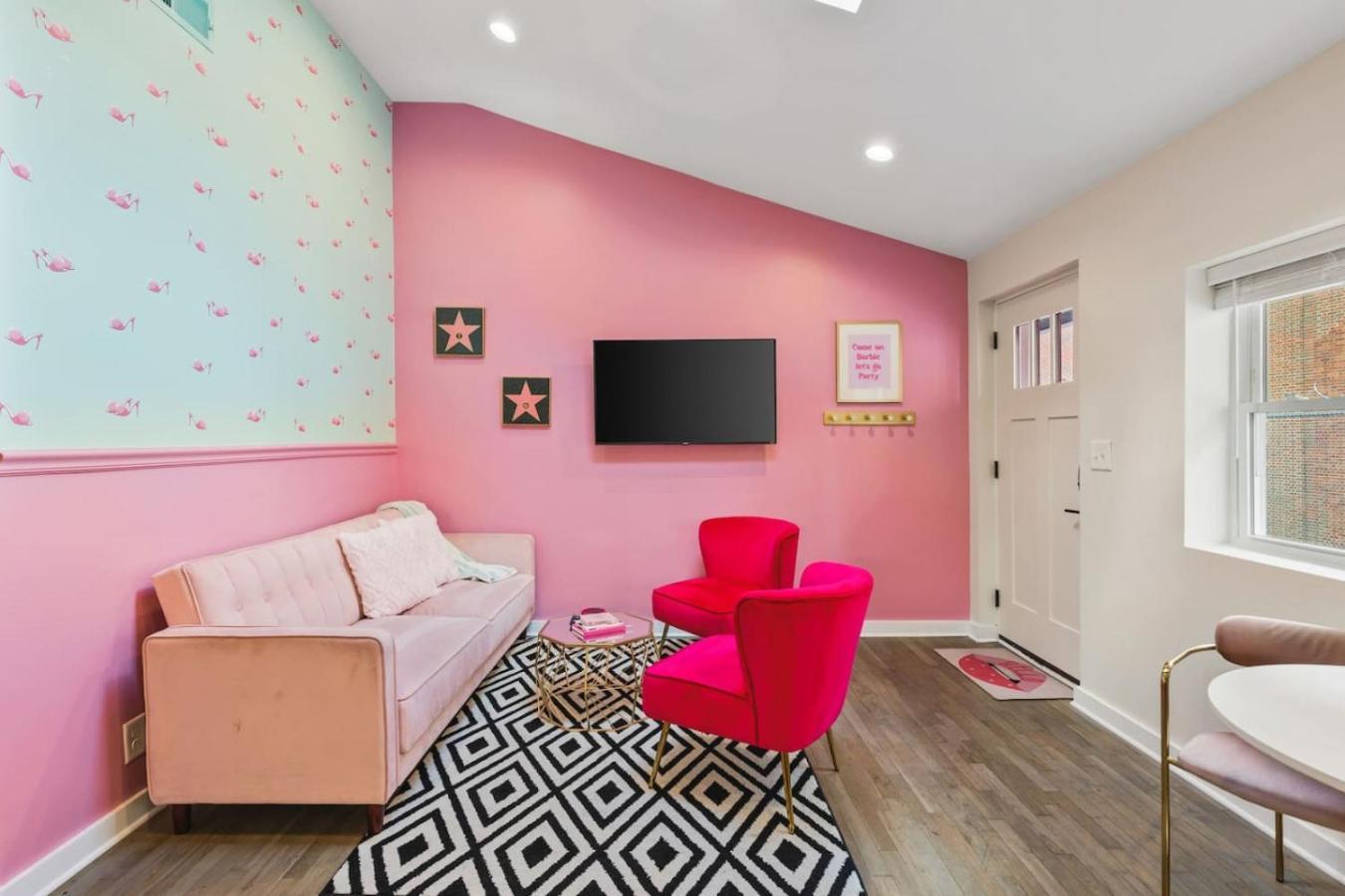 Barbie Dream - Near Restaurants, Coffee And Bar * Nashville