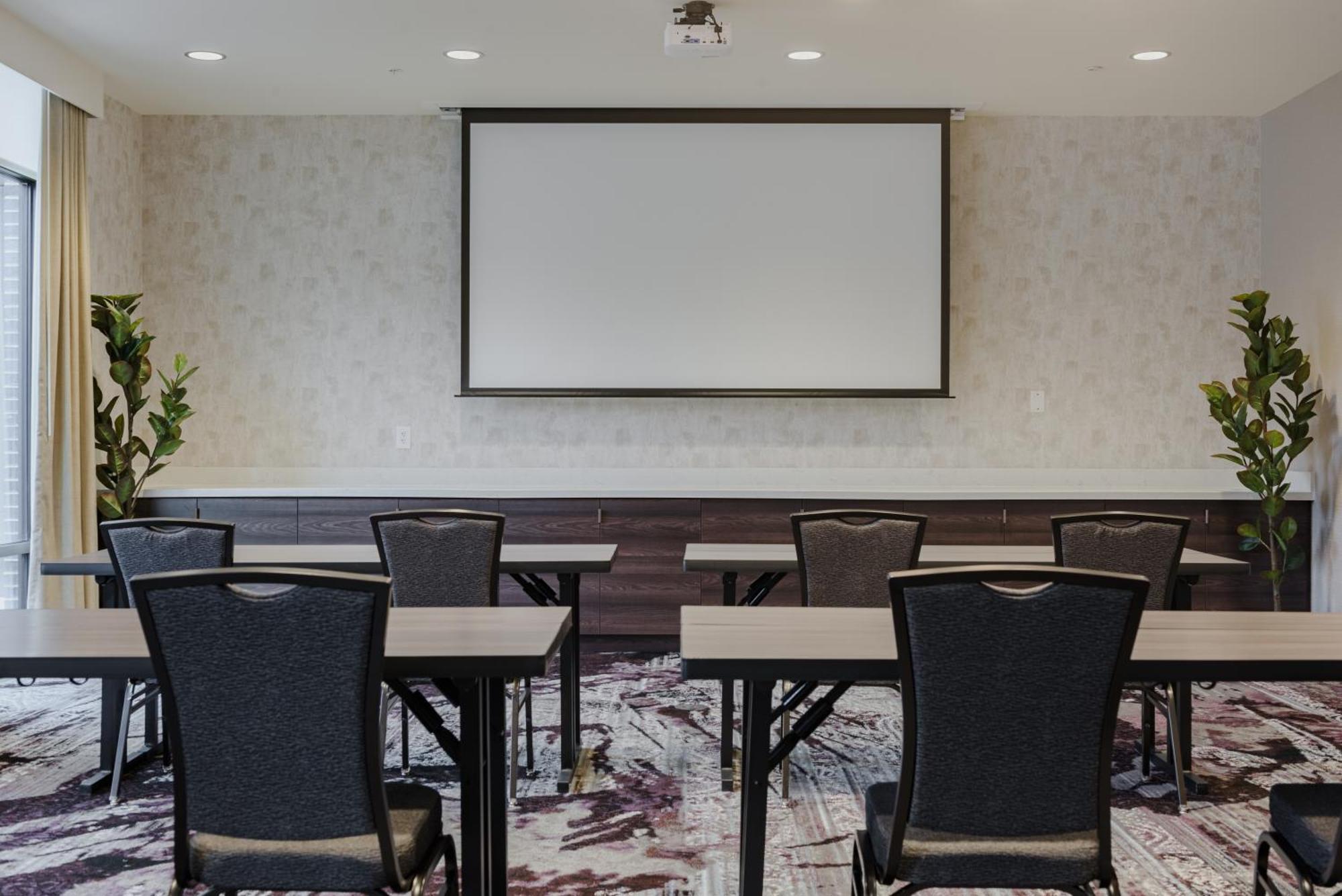Hotel By Marriott Metro Center Nashville