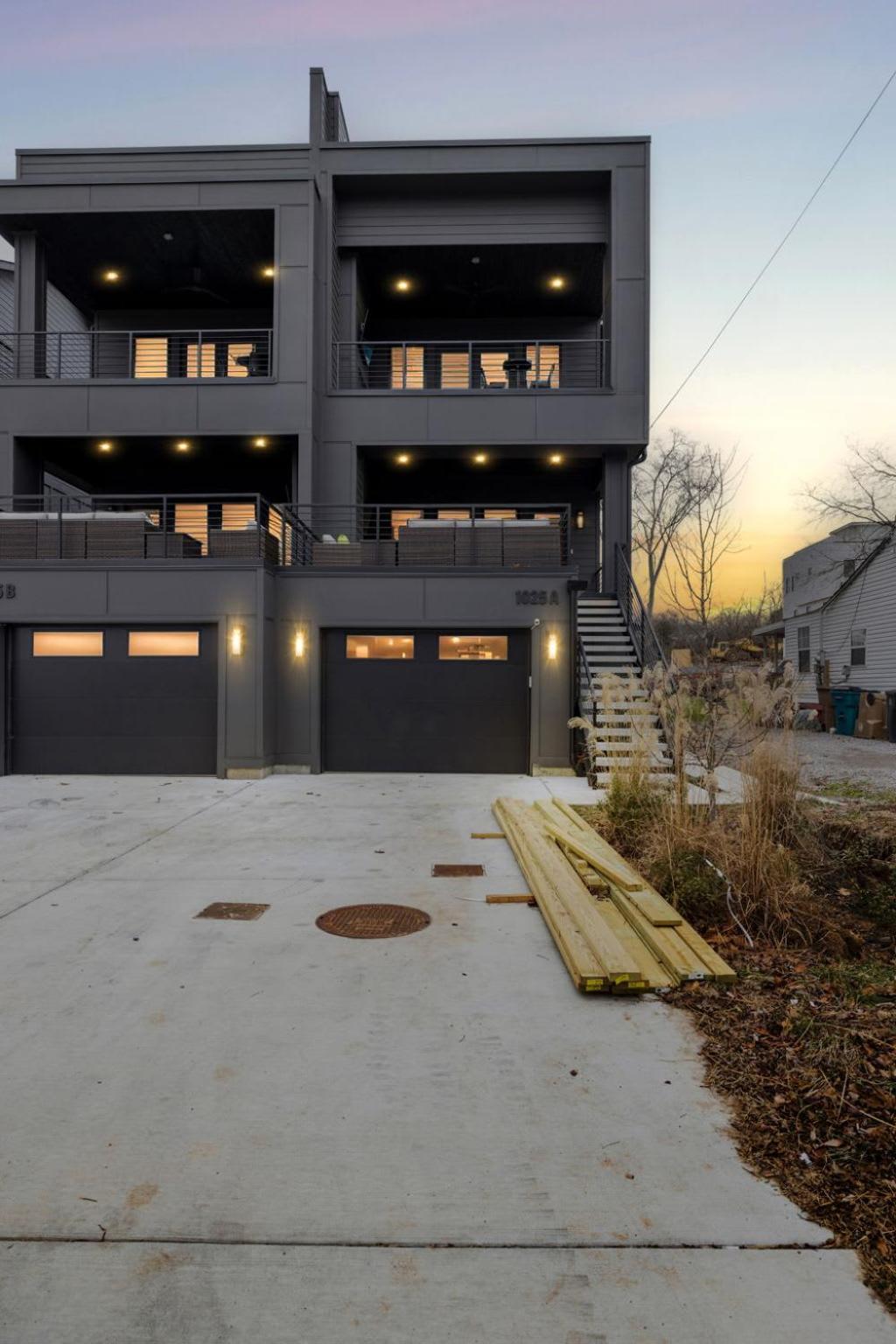 Sleek Multi-level Rooftop Views & Pool Table Nashville
