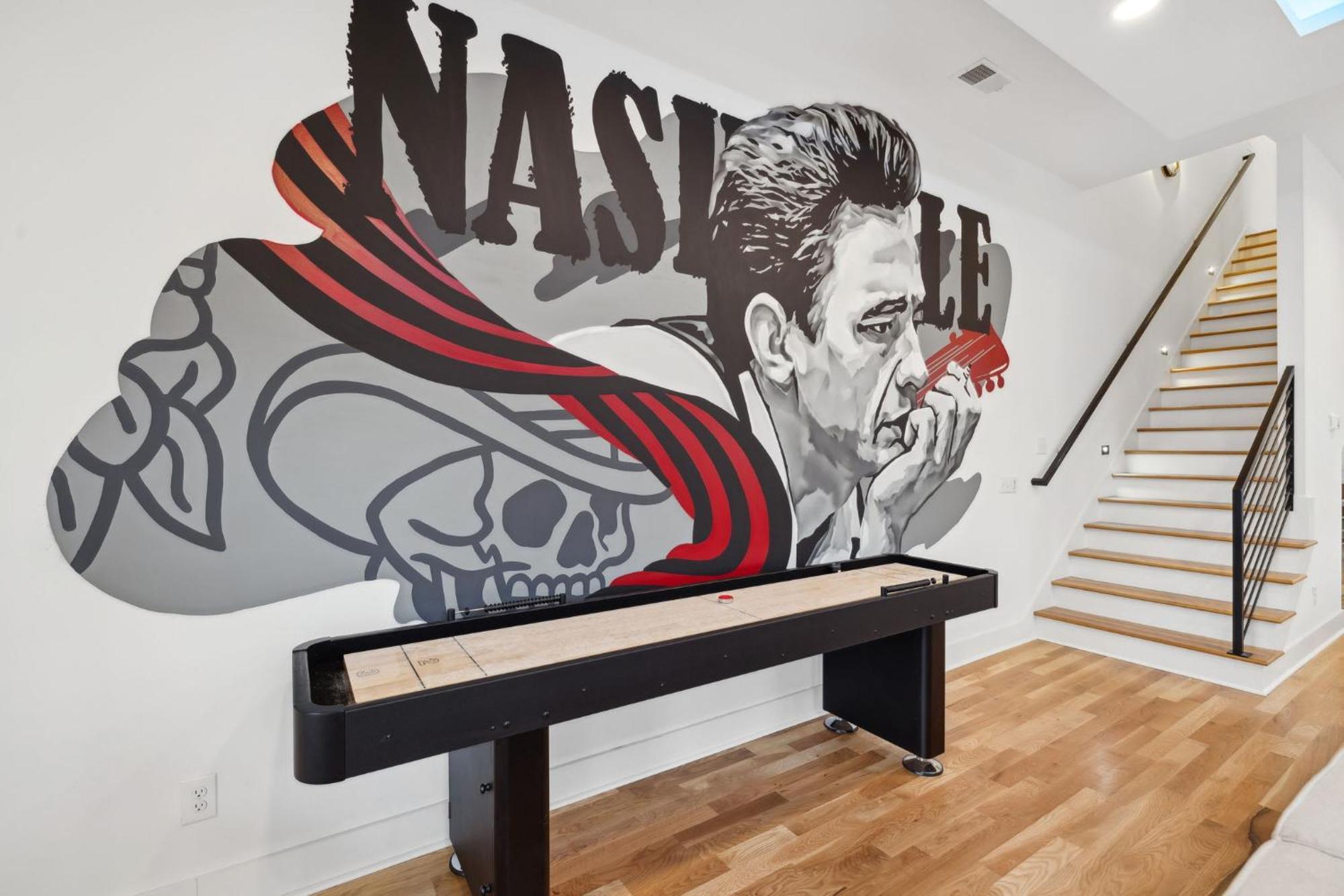 Sleek Multi-level Rooftop Views & Pool Table * Nashville