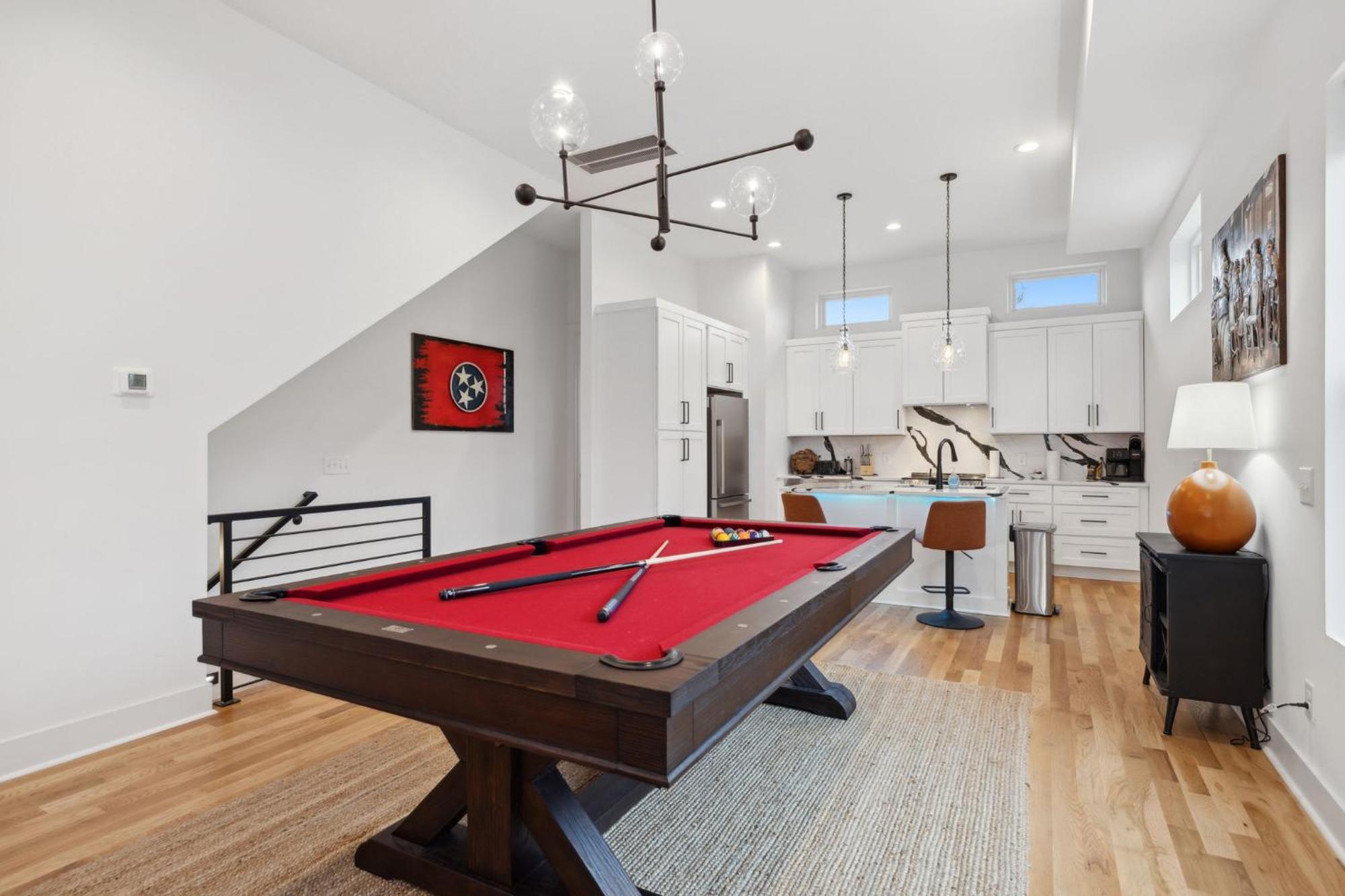 Sleek Multi-level Rooftop Views & Pool Table Holiday home *