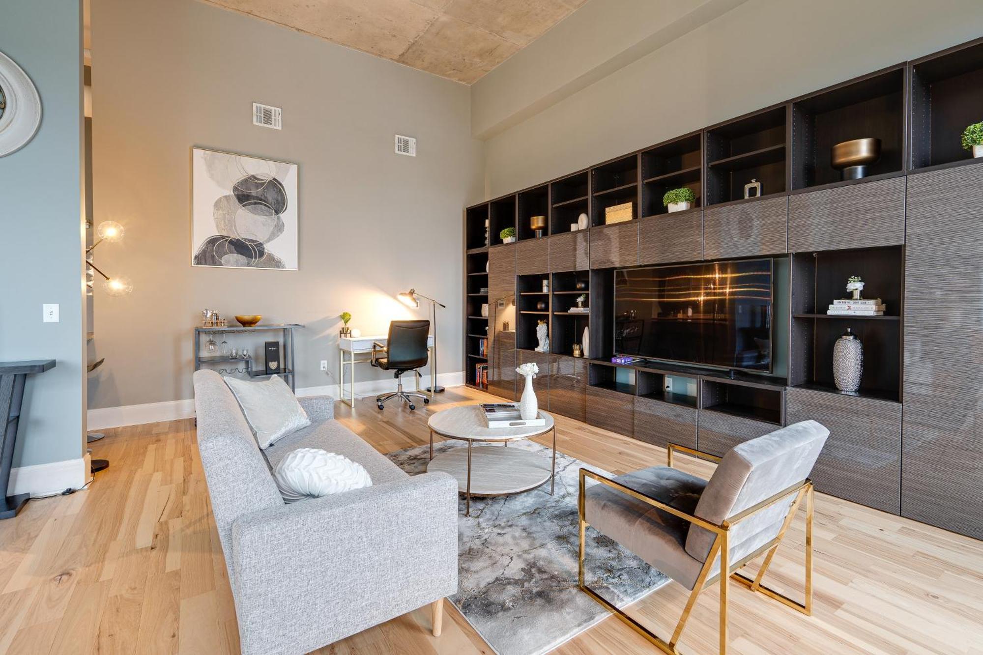 5m601- Lux Living In 6th Floor *