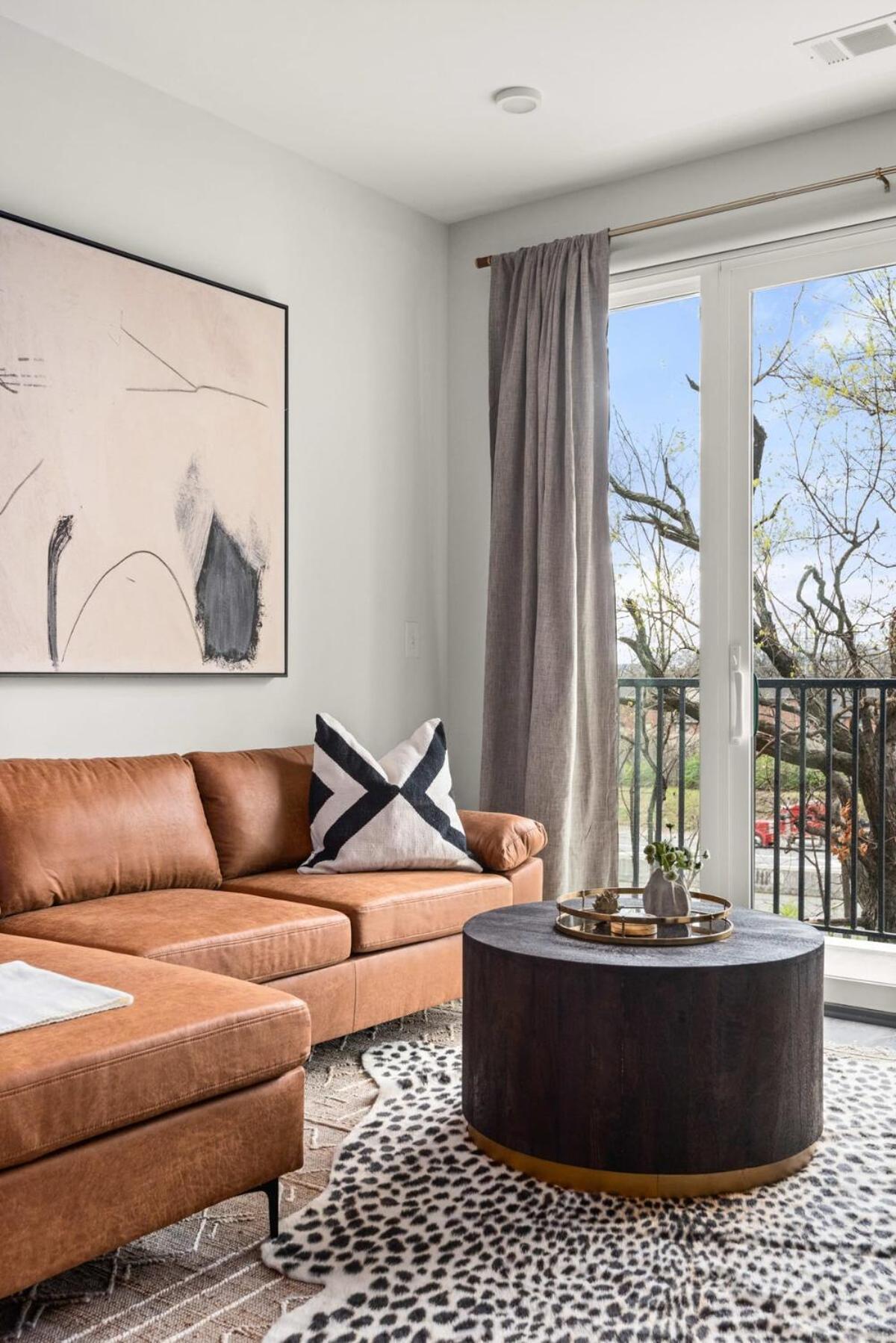 The Sobro - 6 Beds & 6 Blocks To Broadway Apartment *