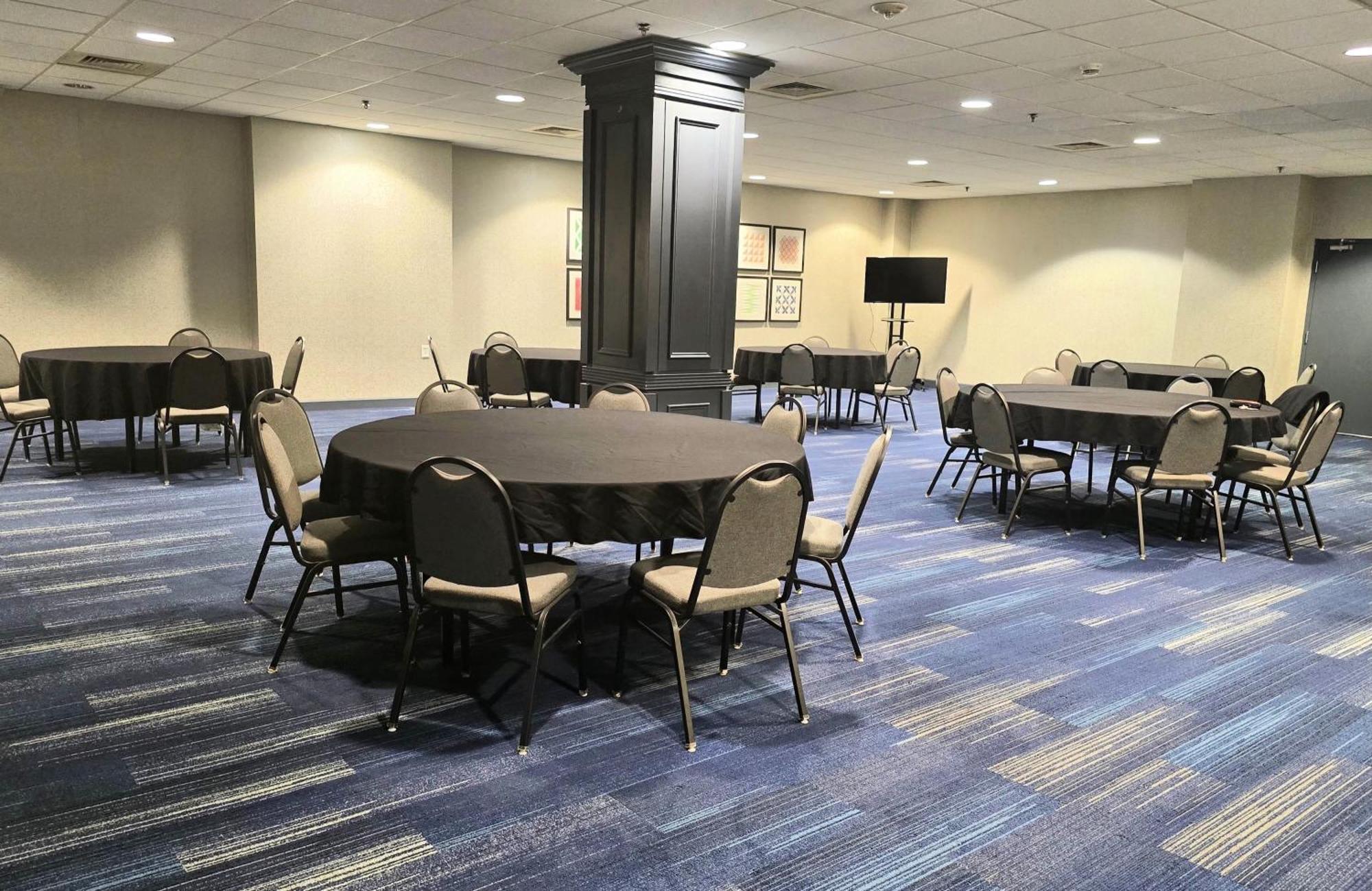 Holiday Express Nashville-downtown - Broadway By Ihg Hotel 3*
