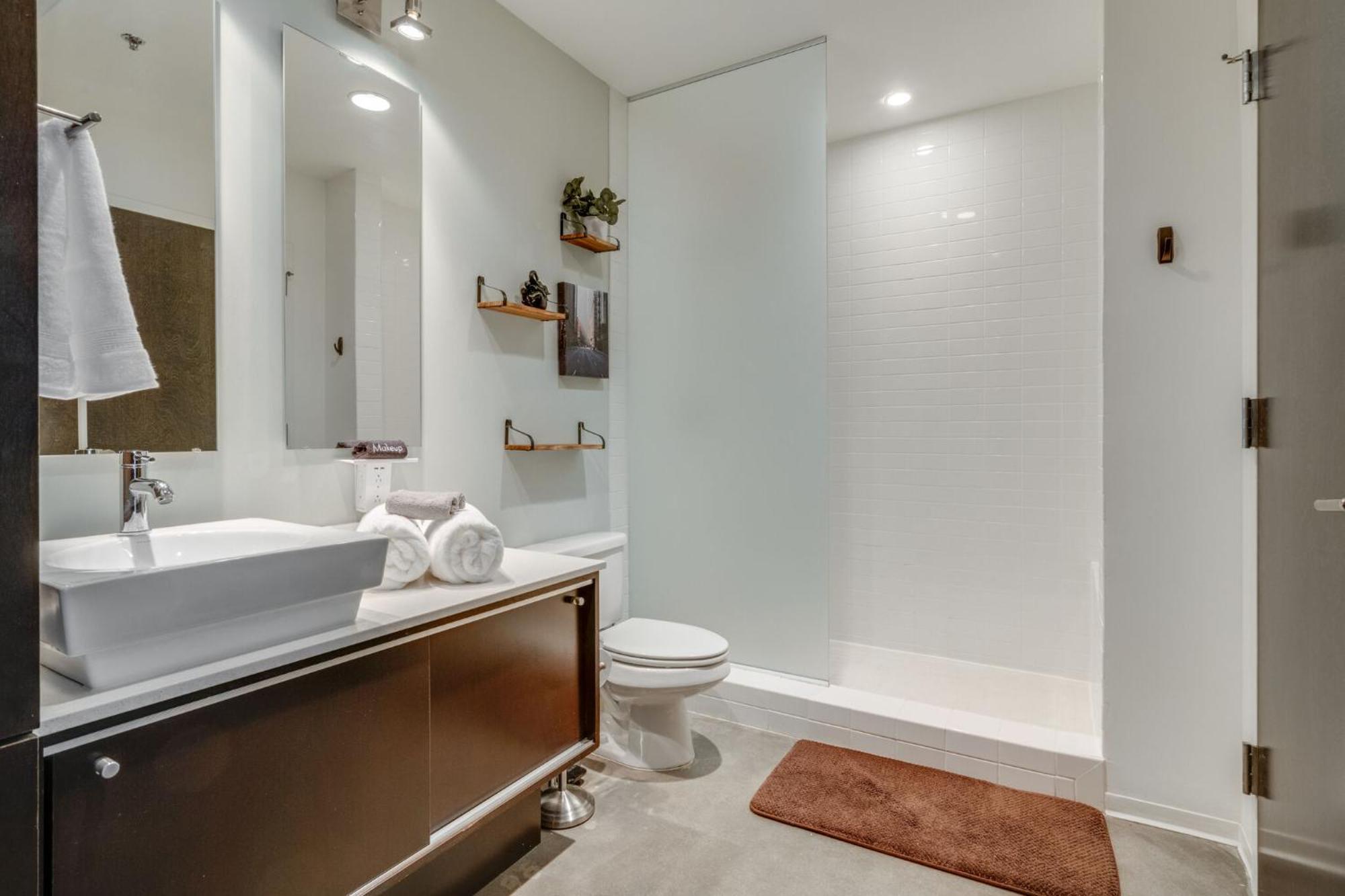 5m403- Traveler's Haven 1bd 1-5b 2 Story East *