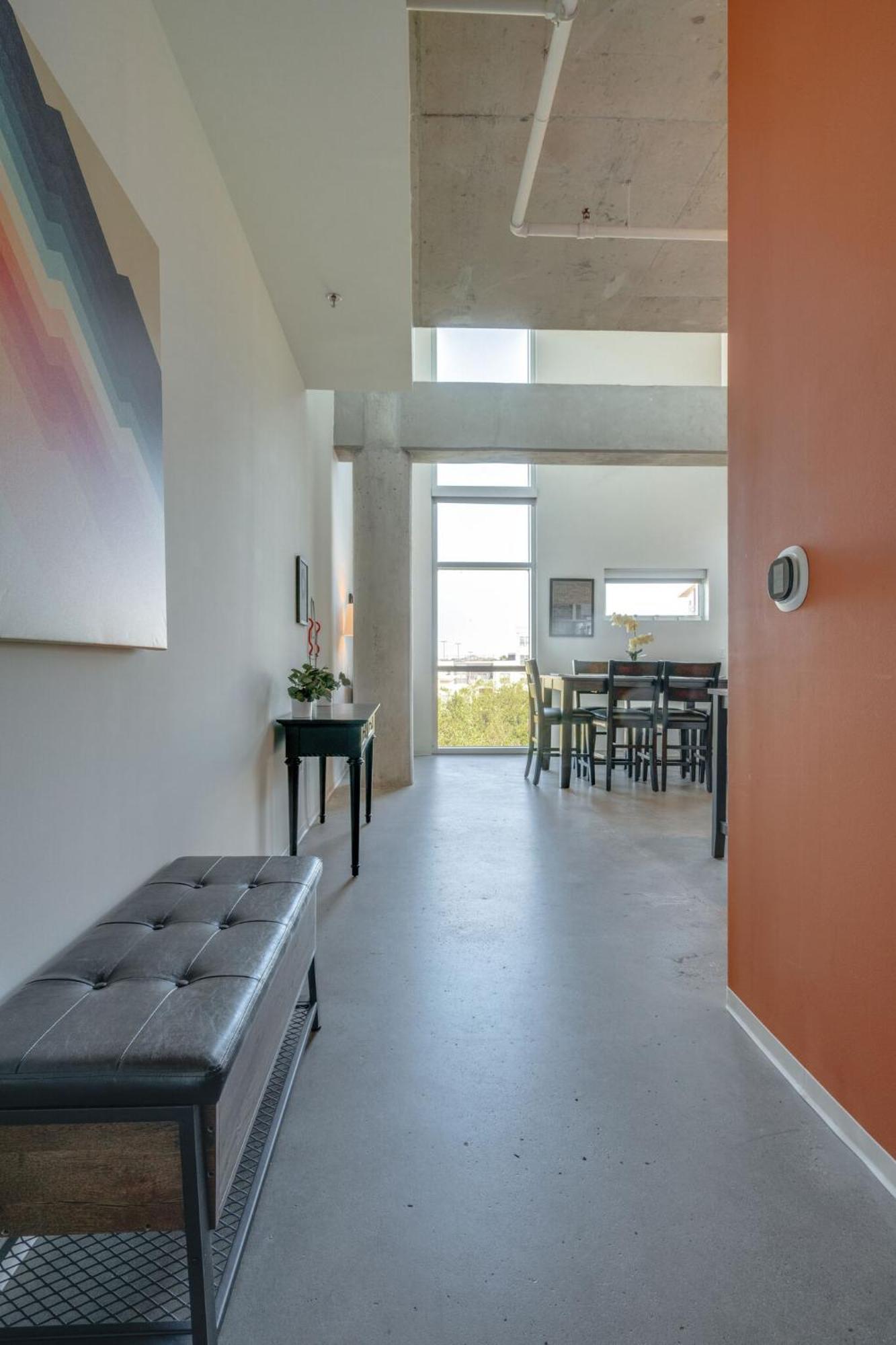 5m403- Traveler's Haven 1bd 1-5b 2 Story East Nashville