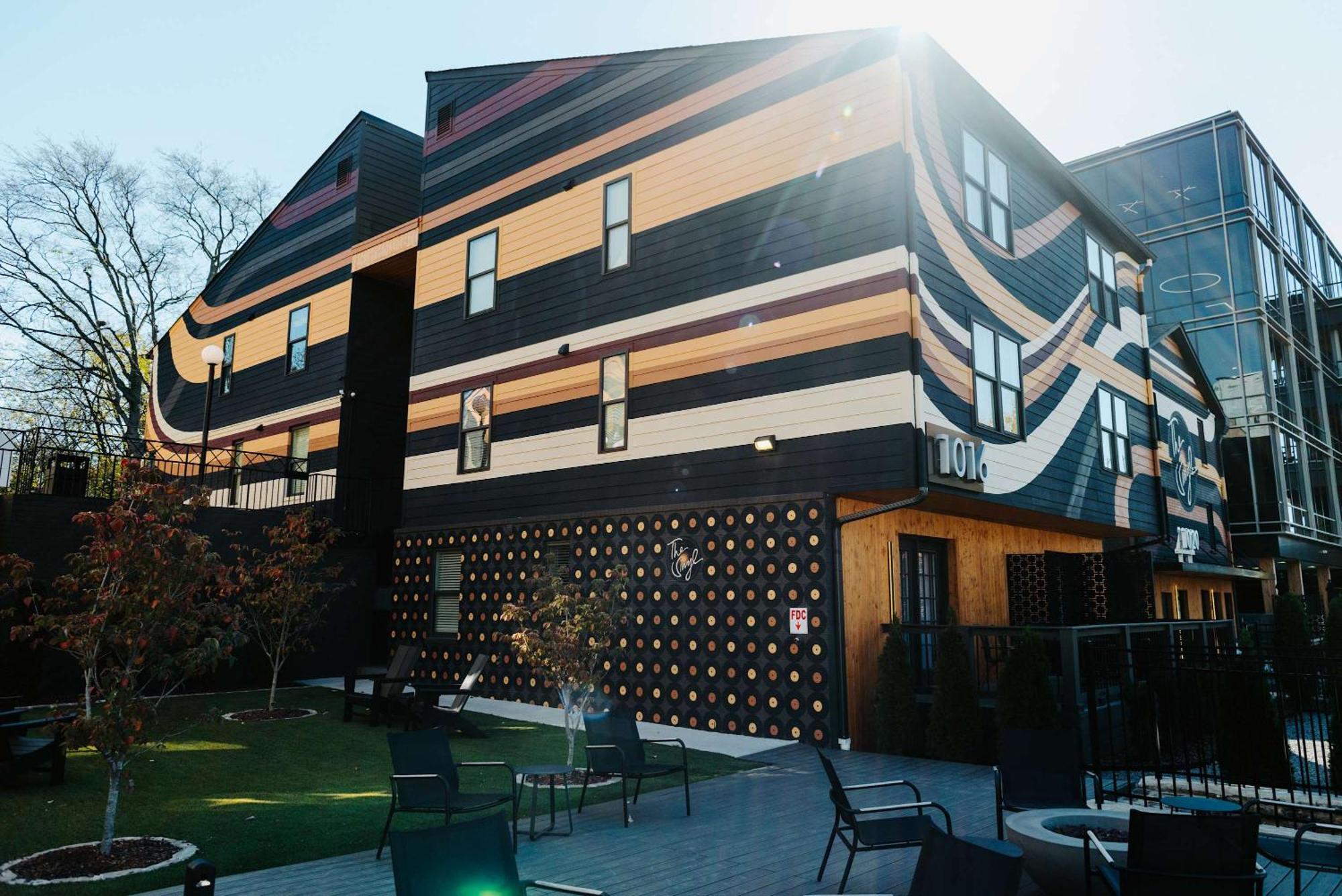 Entire Floor Of Of The Vinyl Sleeps 16 On Music Row * Nashville