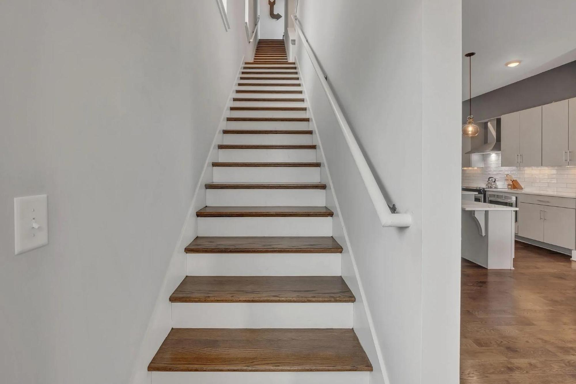 1035 Fairwin Ave Apartment *