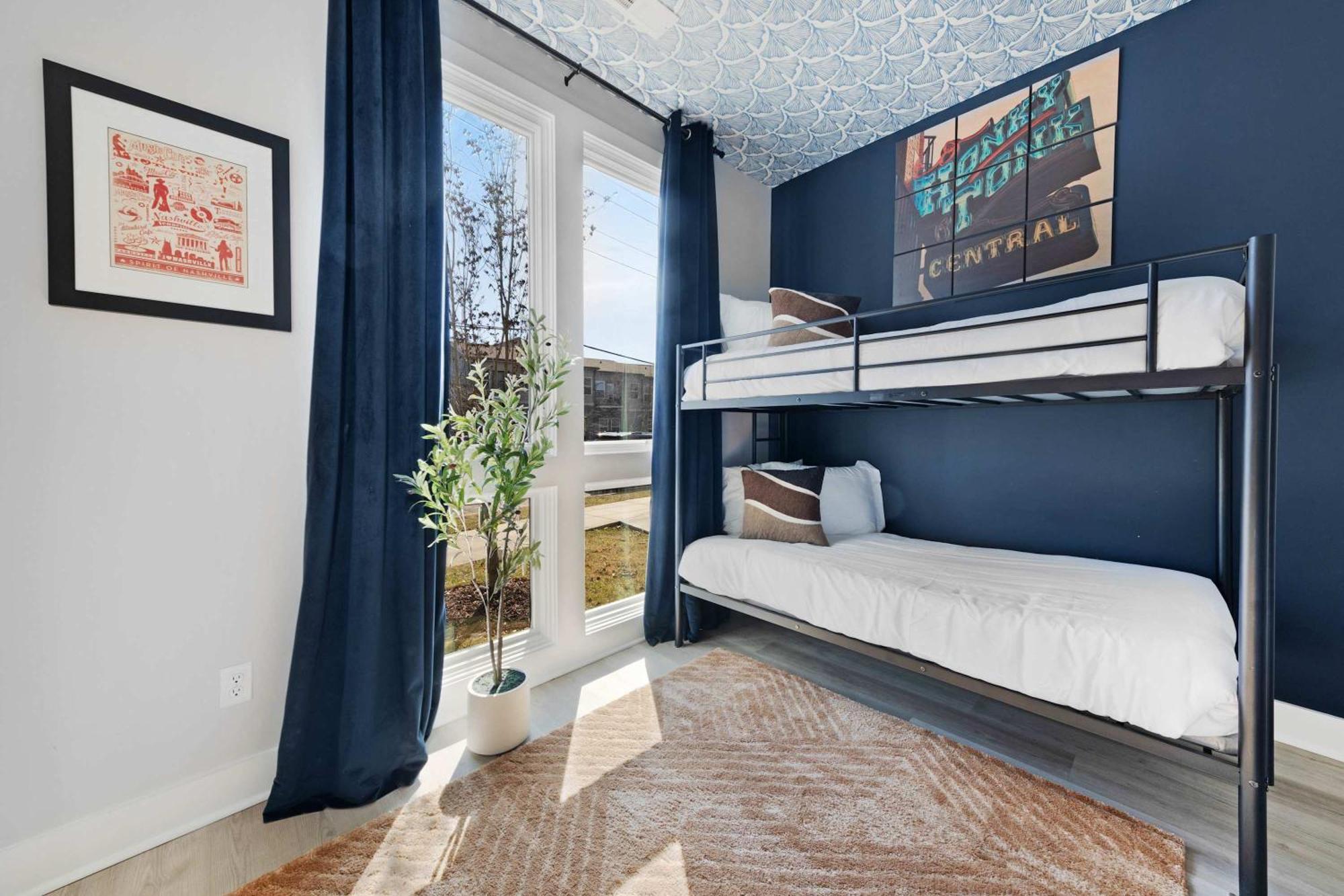 The Trillium & The Iris - 2 Homes 6 Bedrooms * Nashville