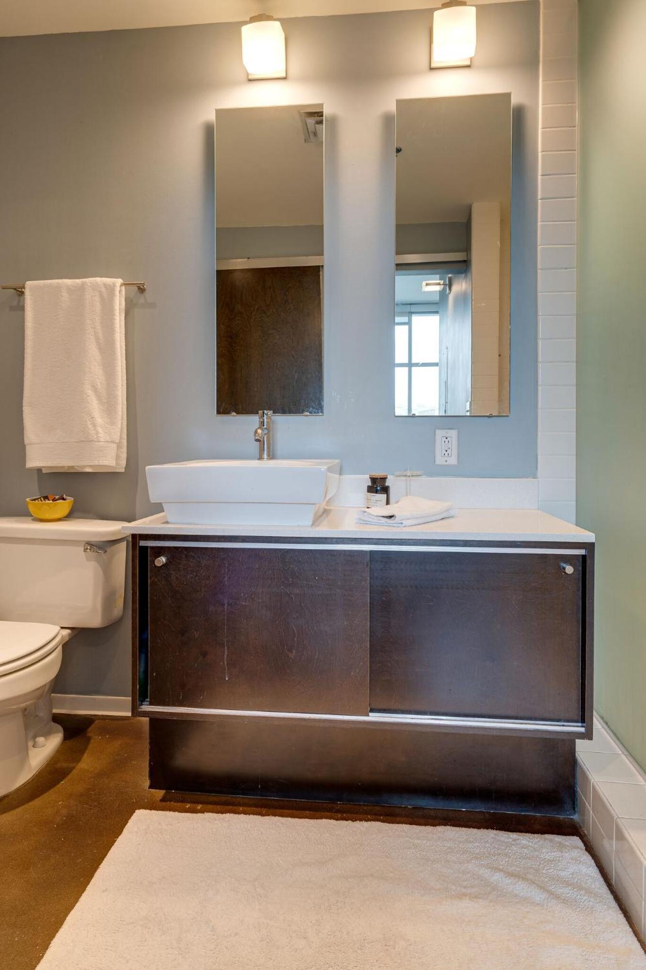 5m203- Smart Stylish Music Nashville