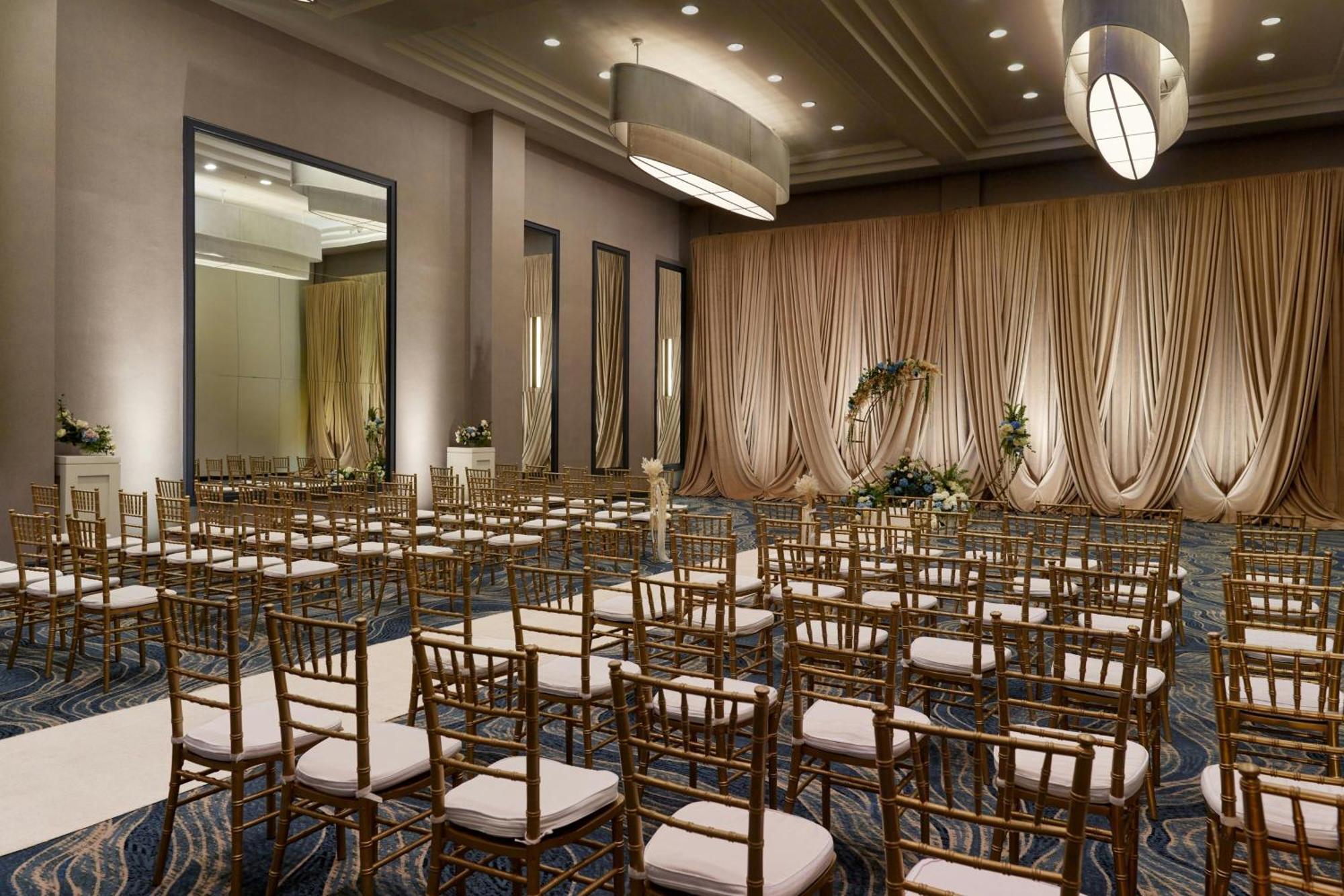 Hotel Sheraton Grand Downtown 4*