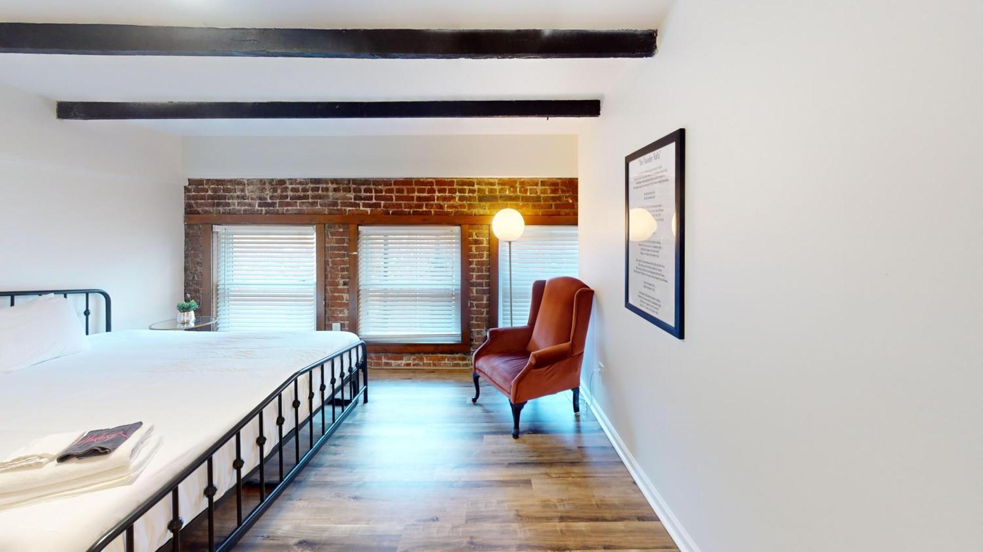 The Lofts At 107 Aparthotel